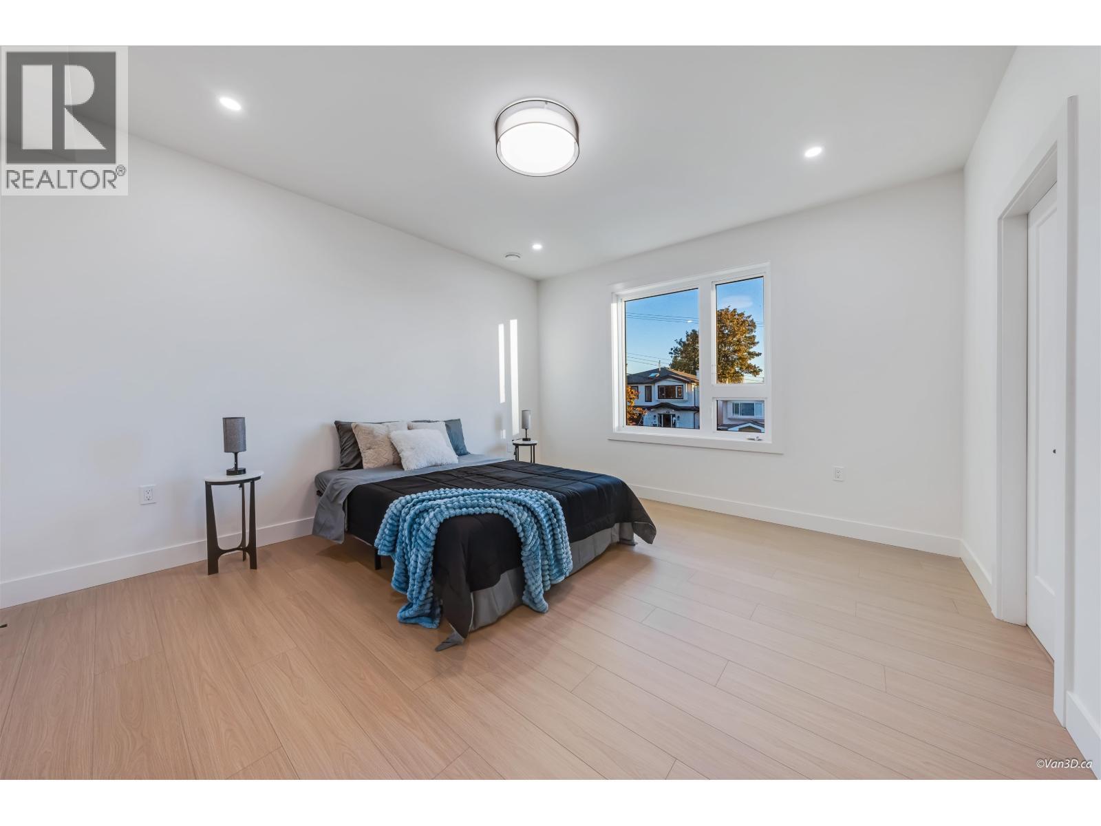 4 4211 Graveley Street, Burnaby, BC - Indoor