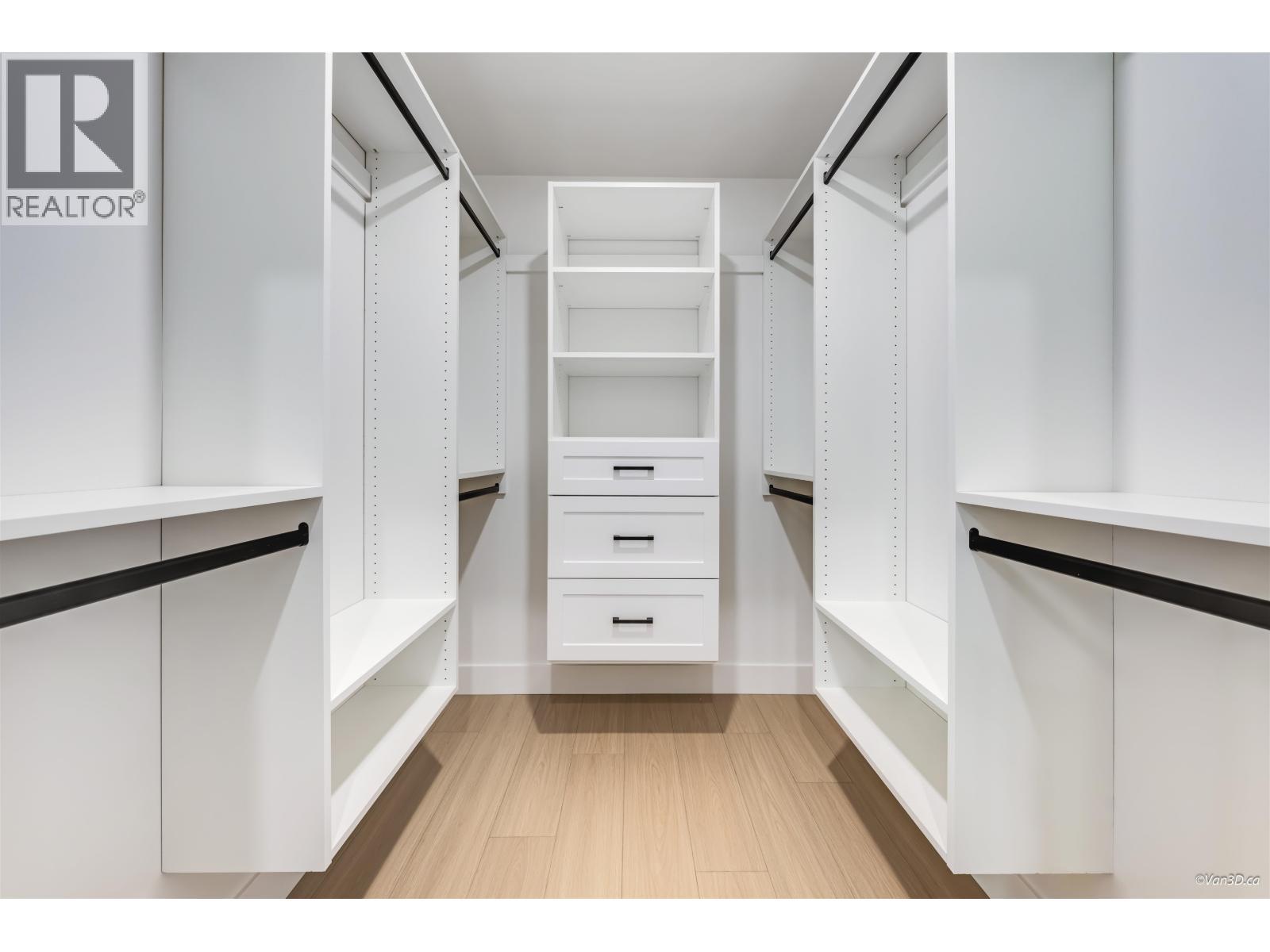 4 4211 Graveley Street, Burnaby, BC - Indoor With Storage