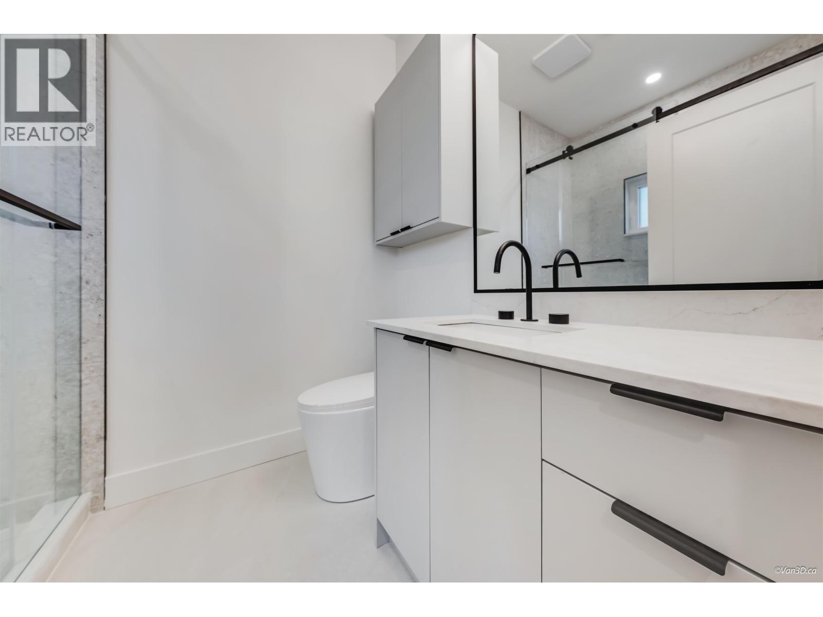 4 4211 Graveley Street, Burnaby, BC - Indoor Photo Showing Bathroom