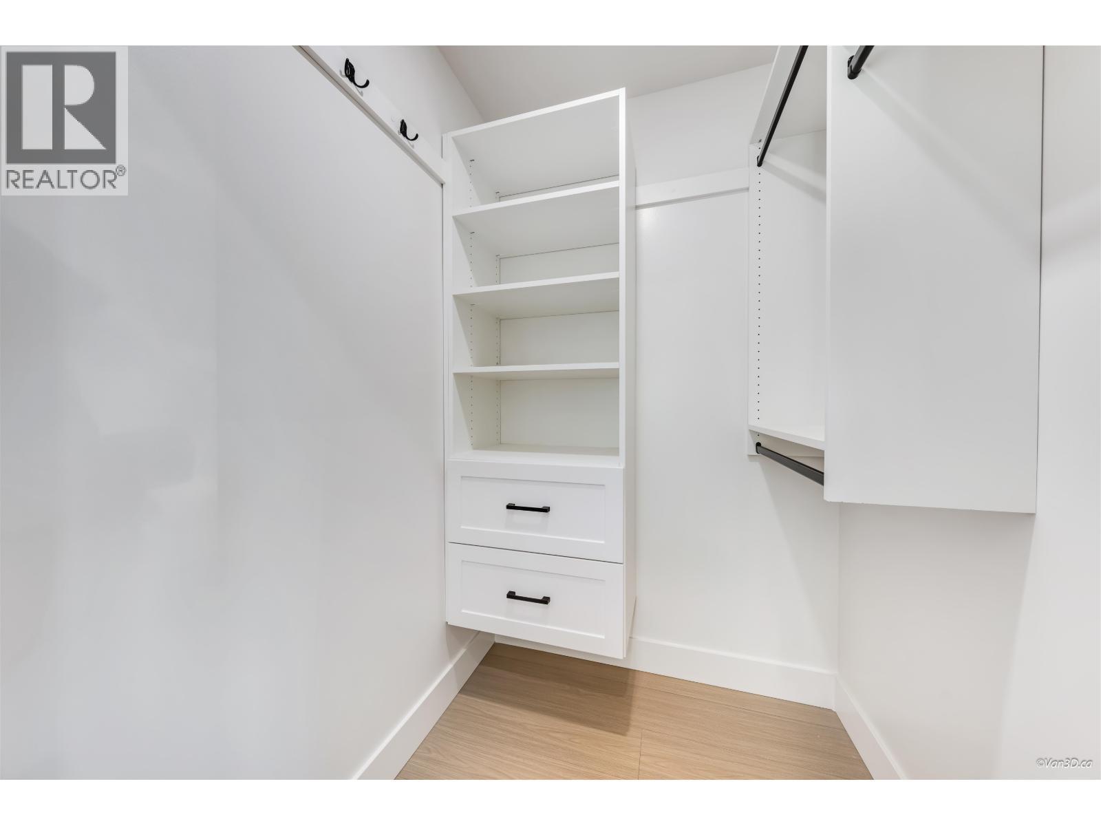 4 4211 Graveley Street, Burnaby, BC - Indoor With Storage