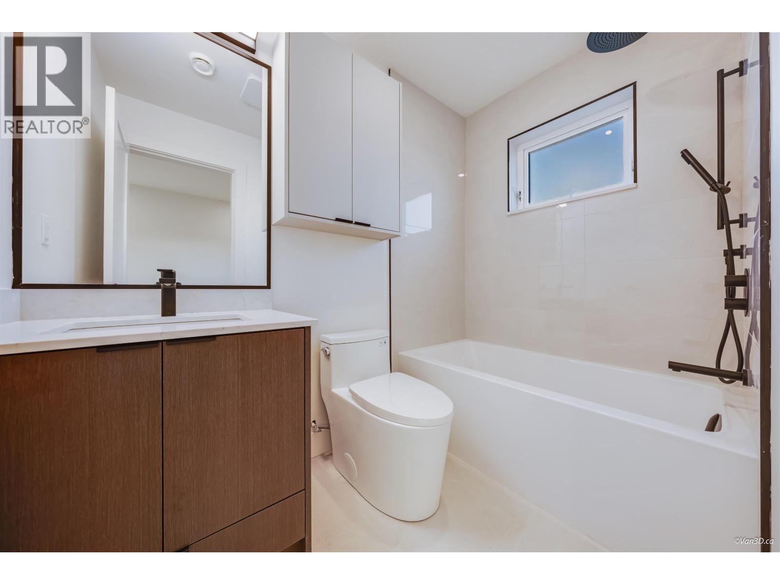 4 4211 Graveley Street, Burnaby, BC - Indoor Photo Showing Bathroom