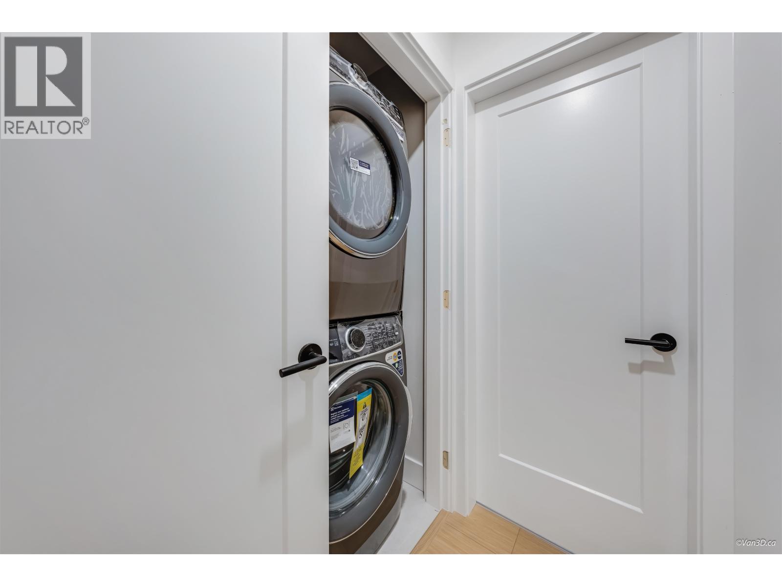 4 4211 Graveley Street, Burnaby, BC - Indoor Photo Showing Laundry Room