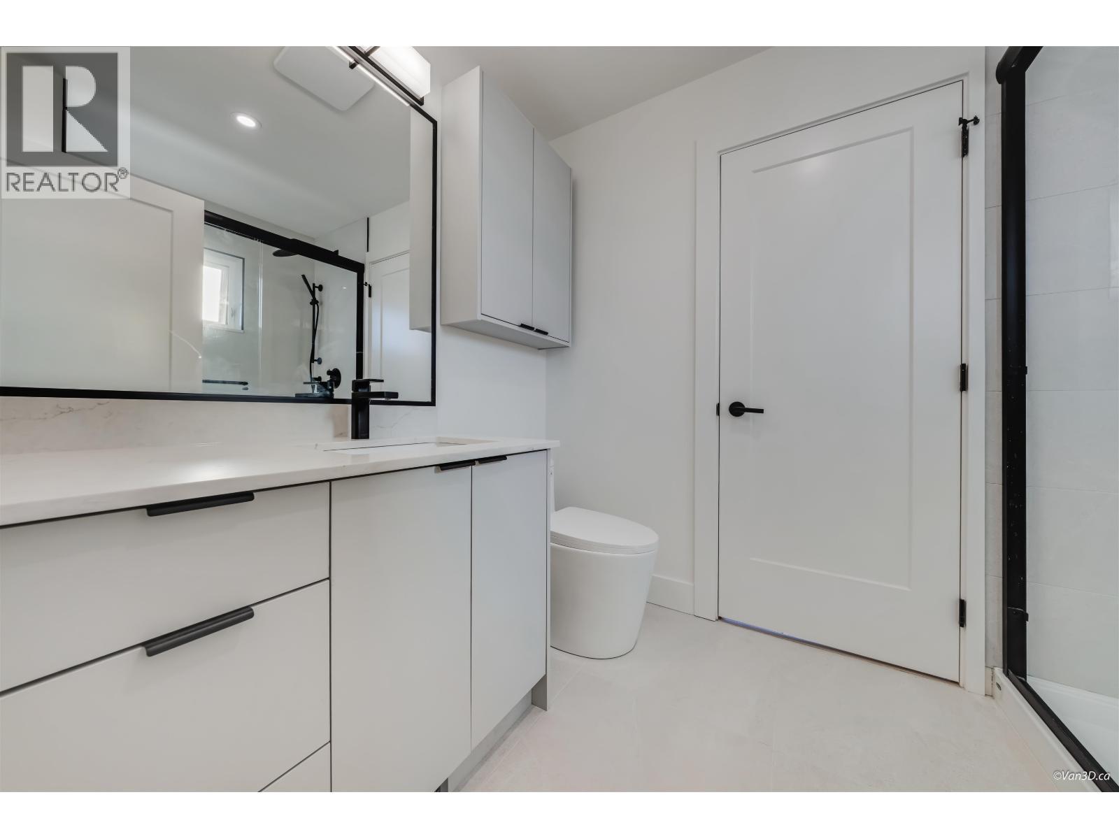 4 4211 Graveley Street, Burnaby, BC - Indoor Photo Showing Bathroom