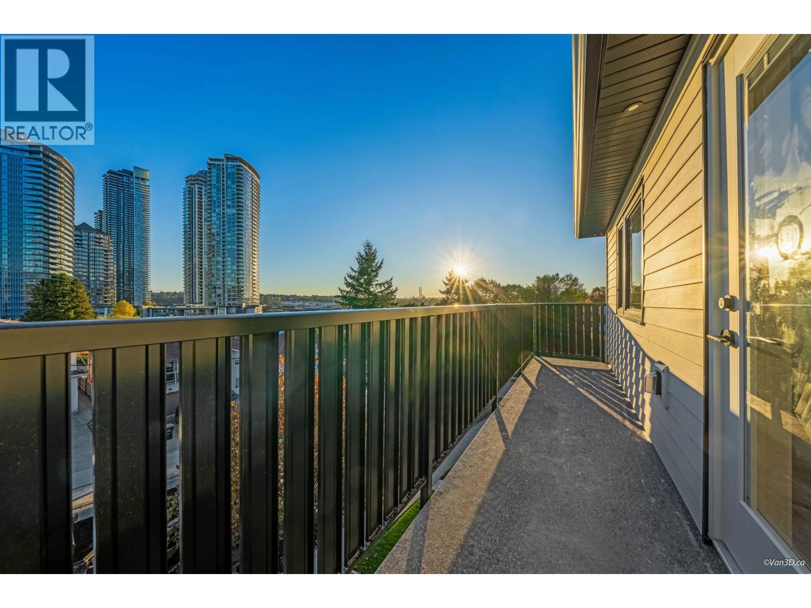 4 4211 Graveley Street, Burnaby, BC - Outdoor