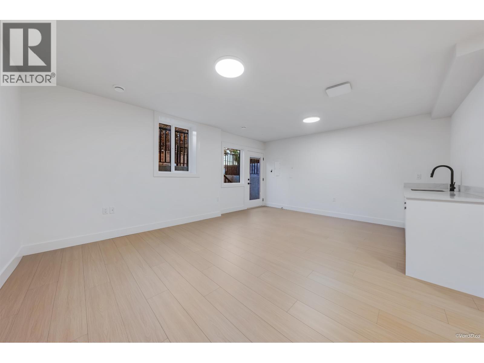 4 4211 Graveley Street, Burnaby, BC - Indoor Photo Showing Other Room