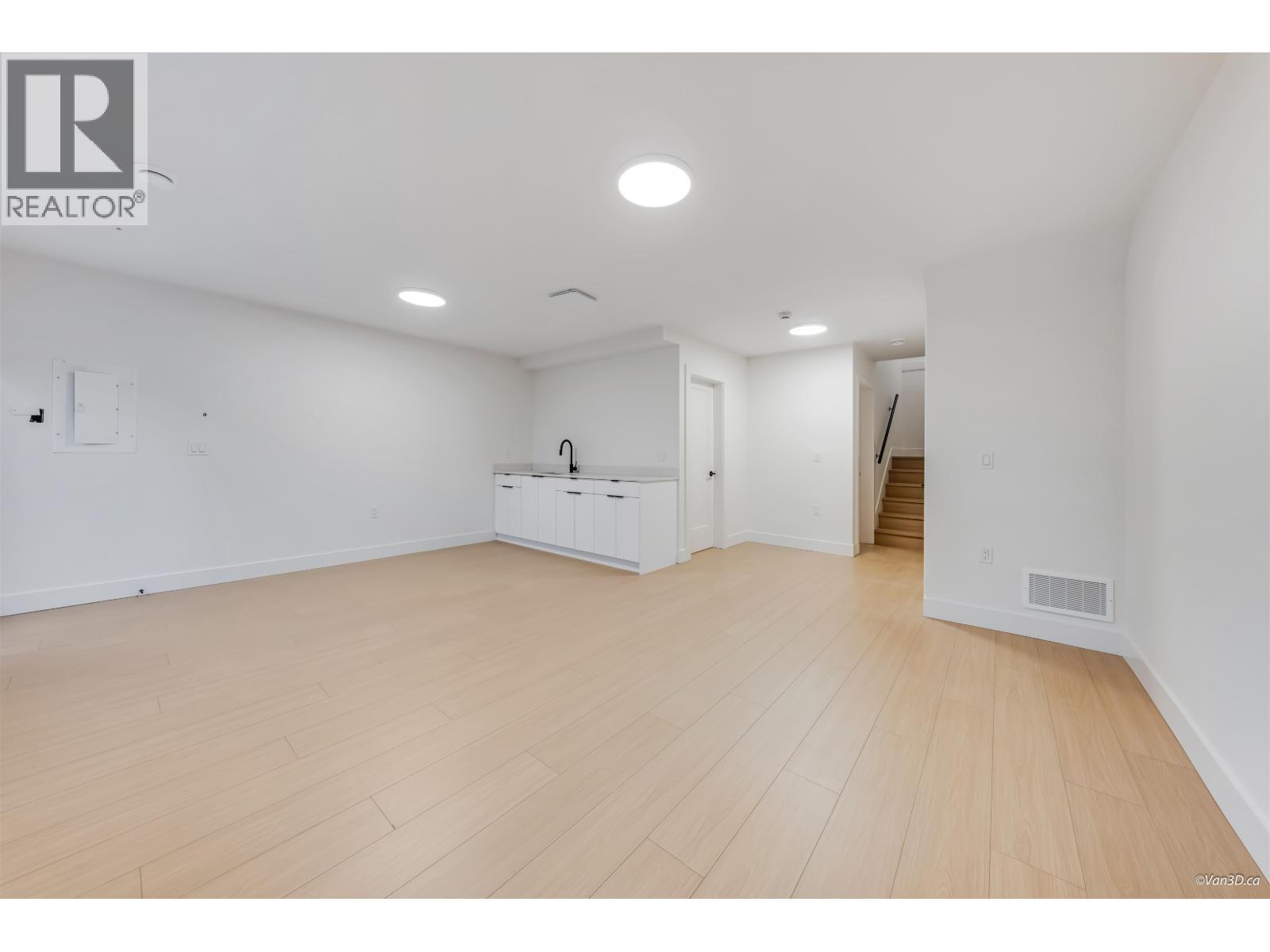 4 4211 Graveley Street, Burnaby, BC - Indoor Photo Showing Other Room