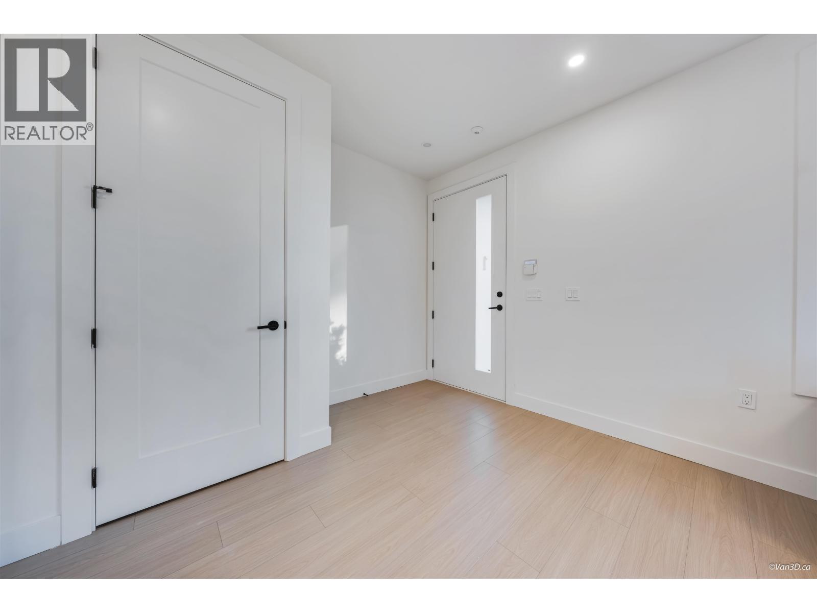 4 4211 Graveley Street, Burnaby, BC - Indoor Photo Showing Other Room