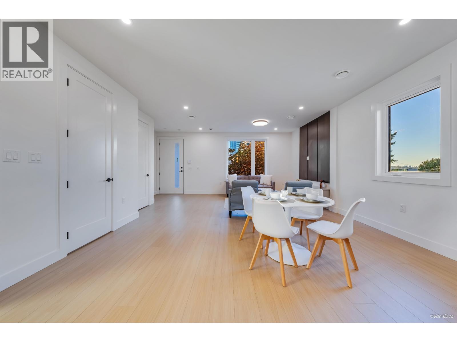 4 4211 Graveley Street, Burnaby, BC - Indoor Photo Showing Dining Room