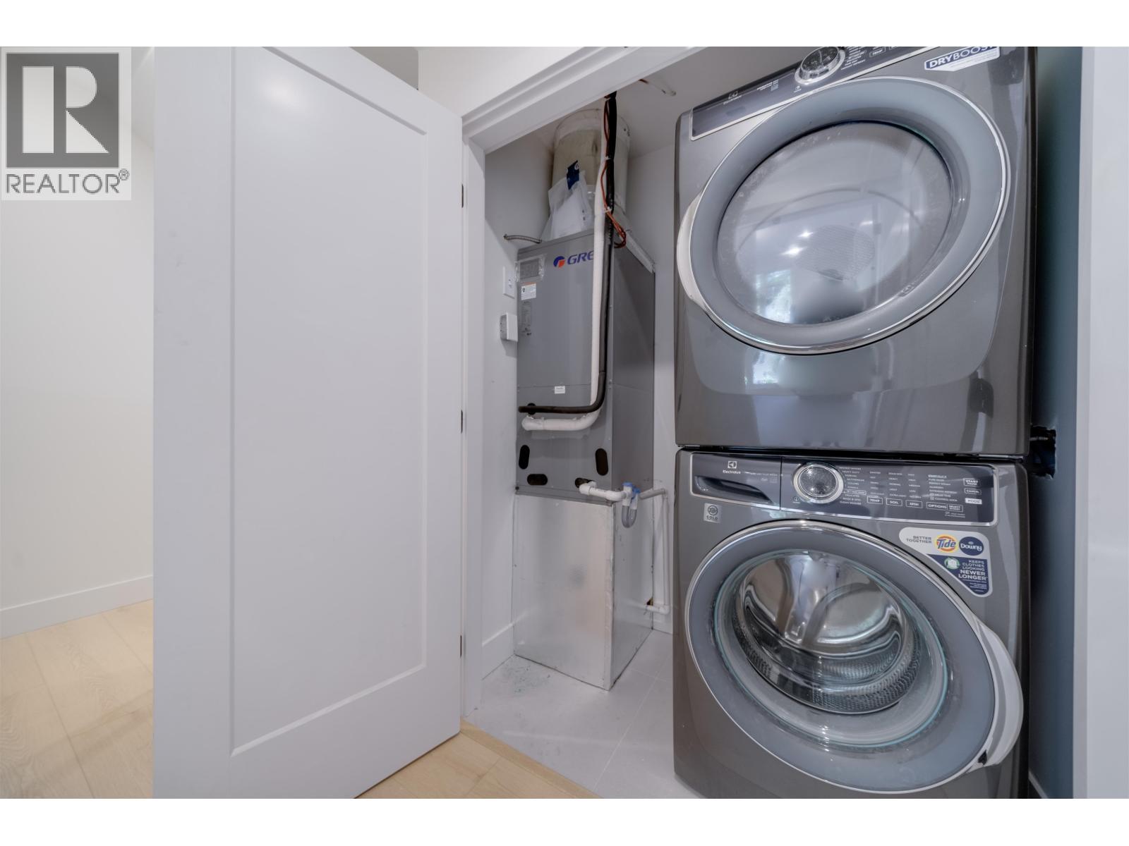 4 3836 W 8Th Avenue, Vancouver, BC - Indoor Photo Showing Laundry Room