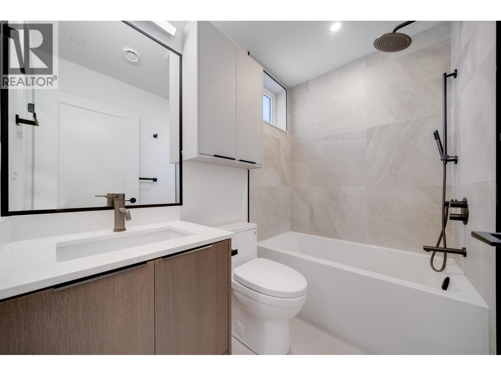 4 3836 W 8Th Avenue, Vancouver, BC - Indoor Photo Showing Bathroom