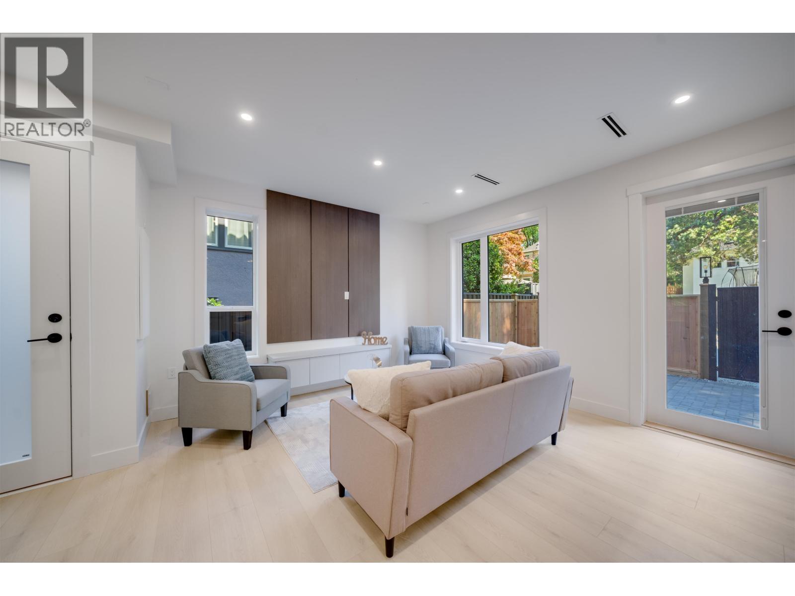 4 3836 W 8Th Avenue, Vancouver, BC - Indoor Photo Showing Other Room