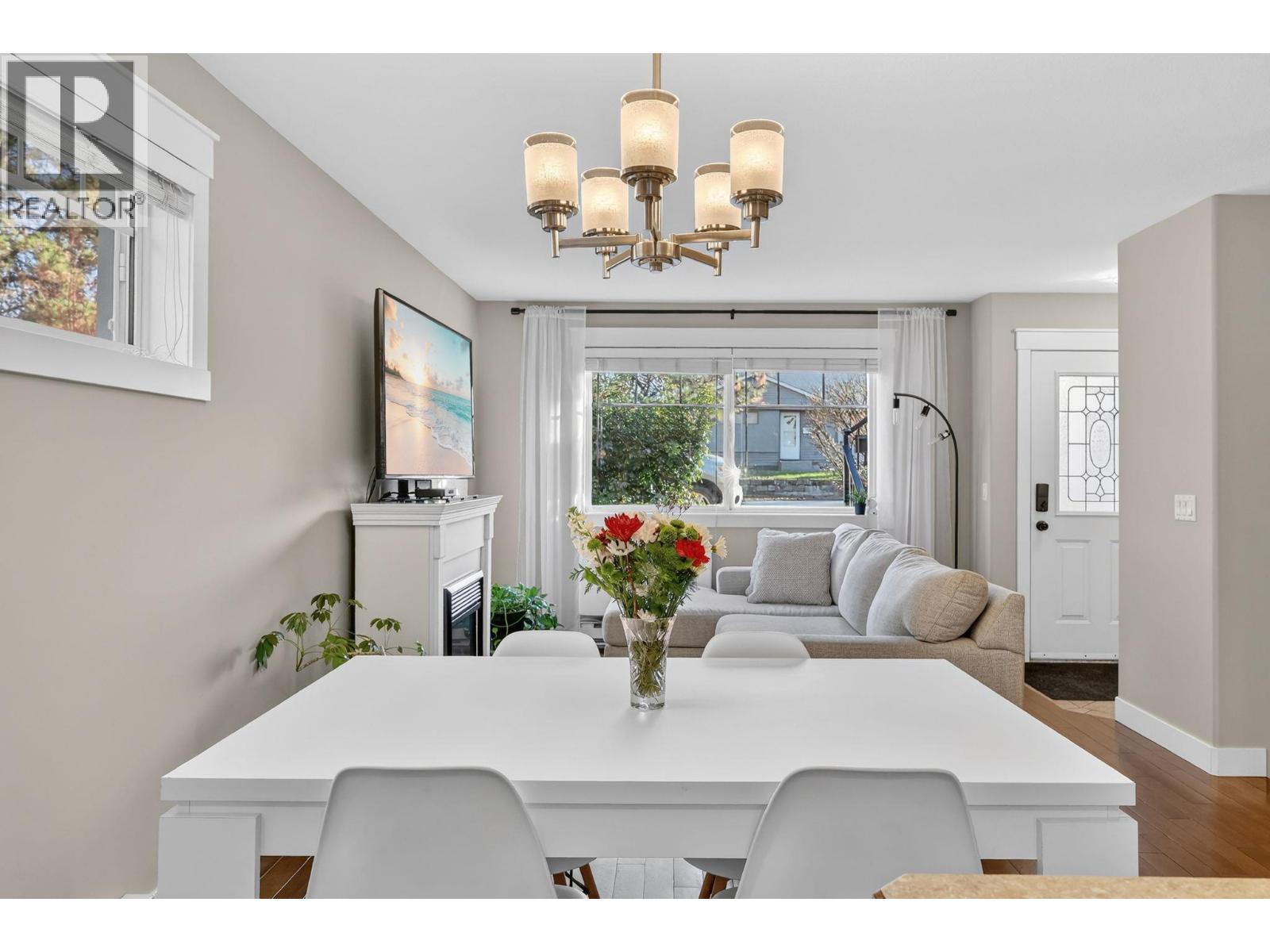 1390 Dilworth Crescent Unit# 109, Kelowna, BC - Indoor Photo Showing Dining Room