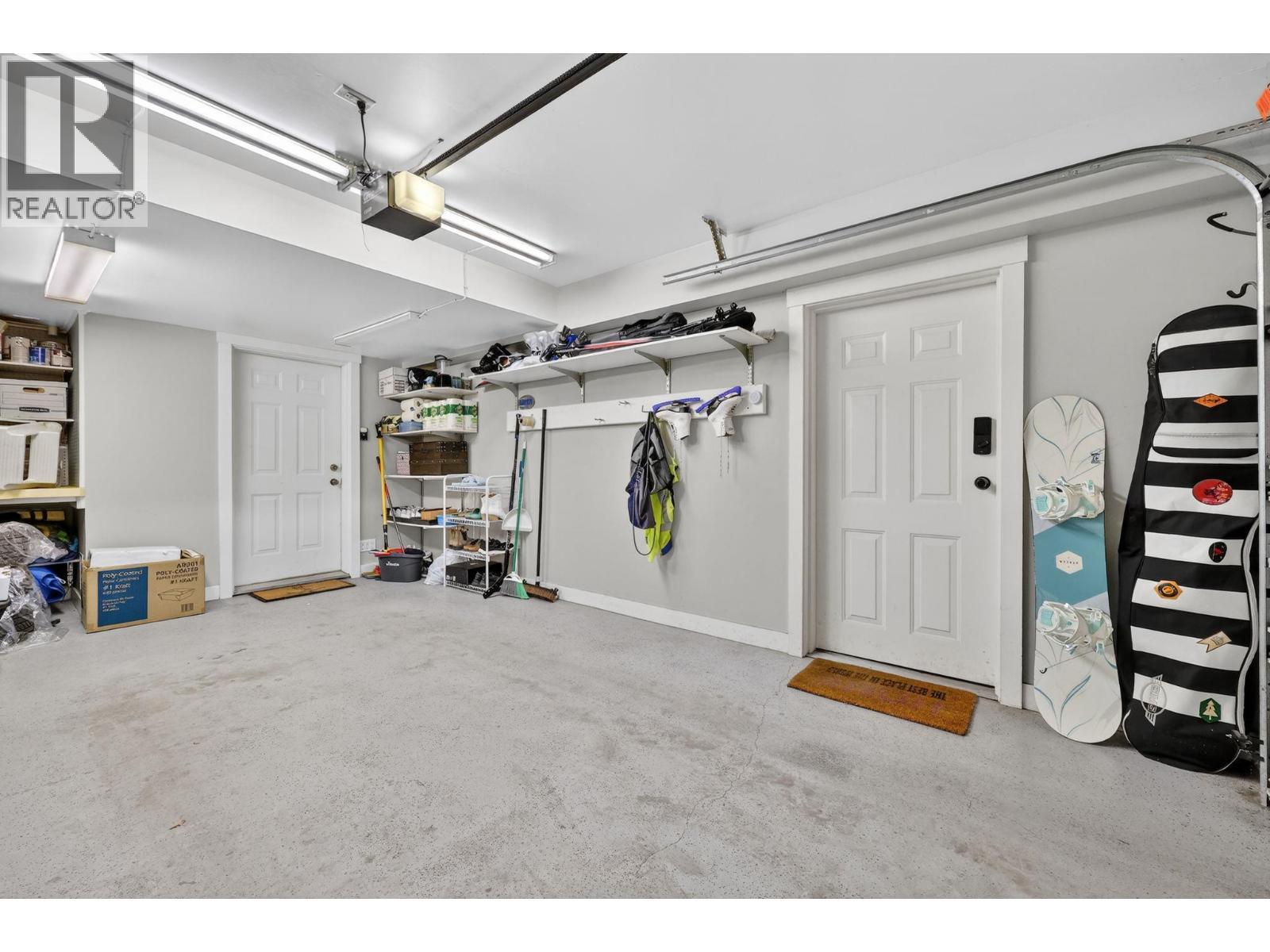 1390 Dilworth Crescent Unit# 109, Kelowna, BC - Indoor Photo Showing Garage