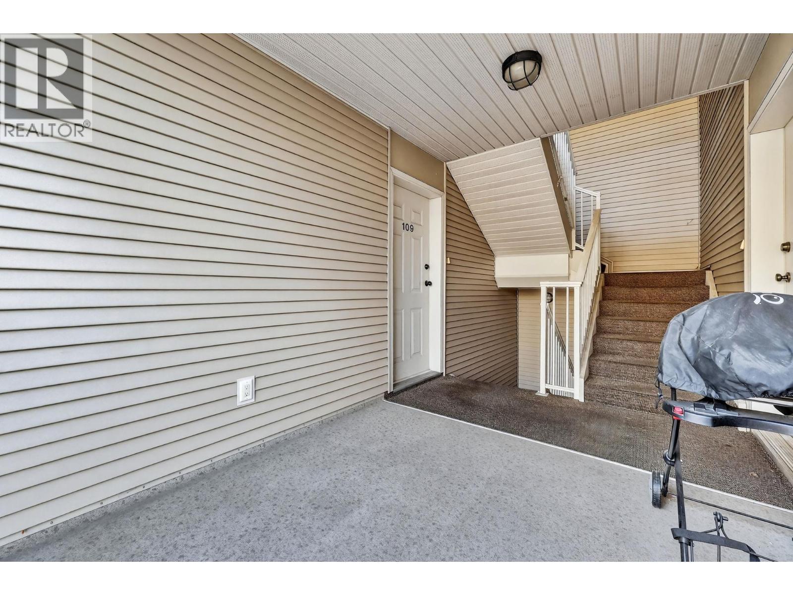 1390 Dilworth Crescent Unit# 109, Kelowna, BC - Outdoor With Exterior