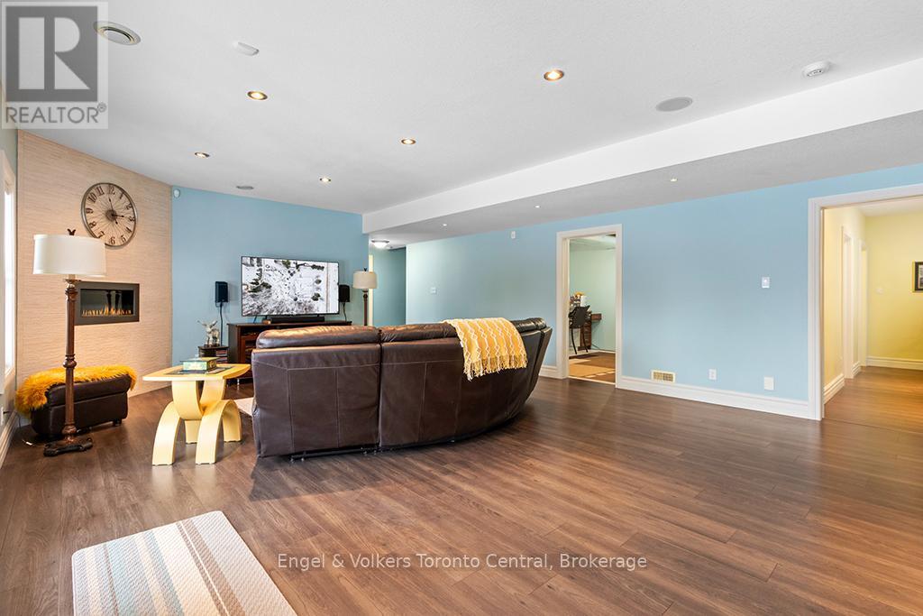 193 Alta Road, Blue Mountains, ON - Indoor Photo Showing Living Room