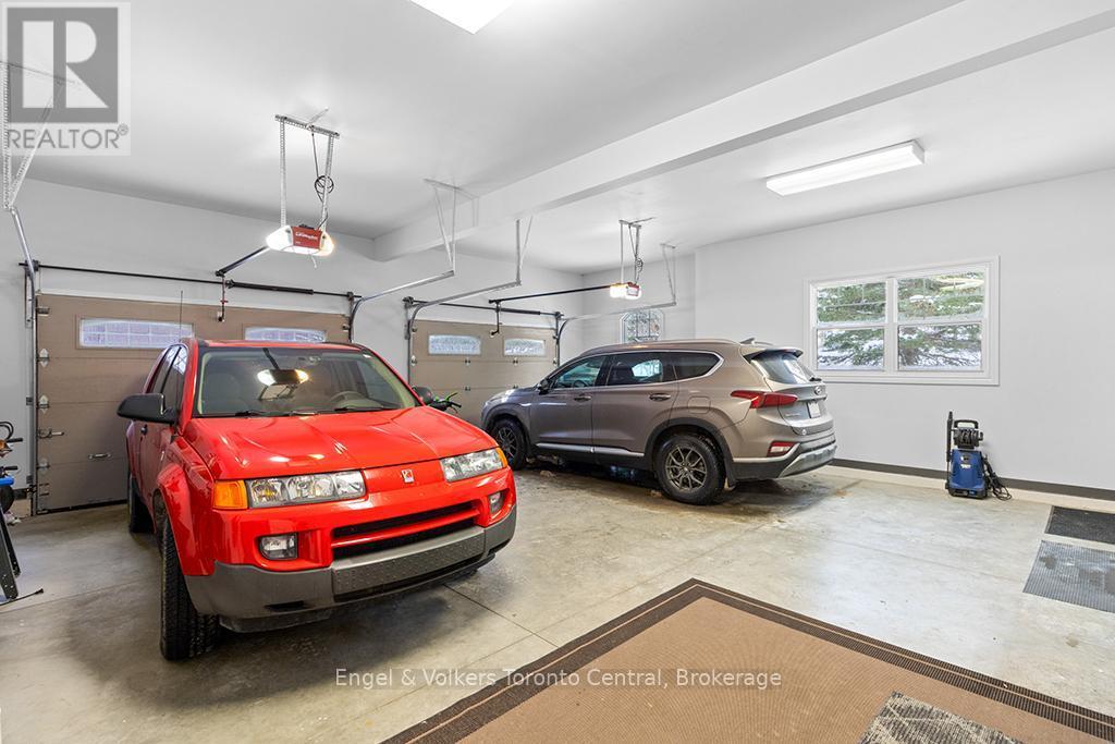 193 Alta Road, Blue Mountains, ON - Indoor Photo Showing Garage