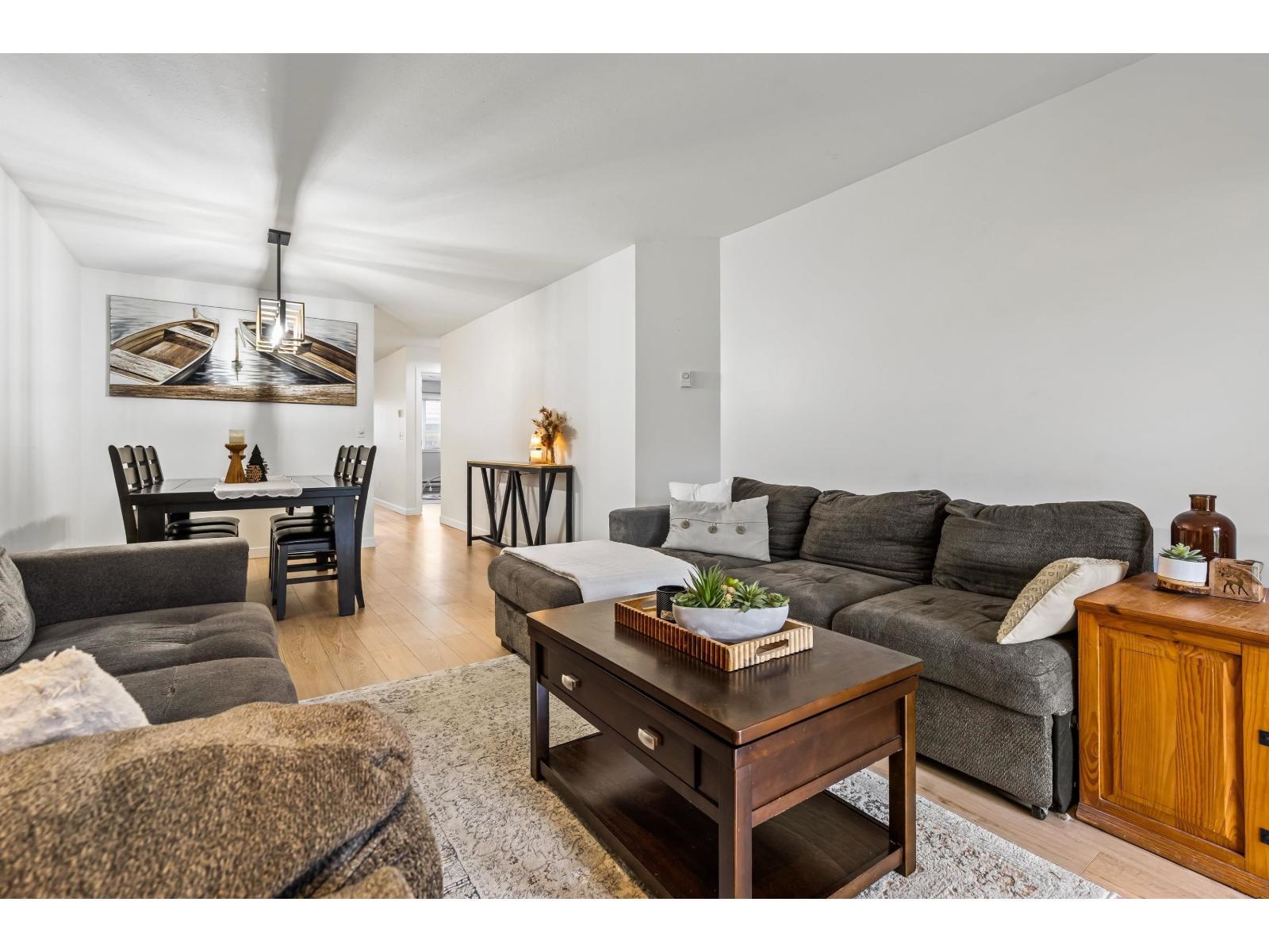 13 46735 Yale Road|Chilliwack Proper East, Chilliwack, BC - Indoor Photo Showing Living Room