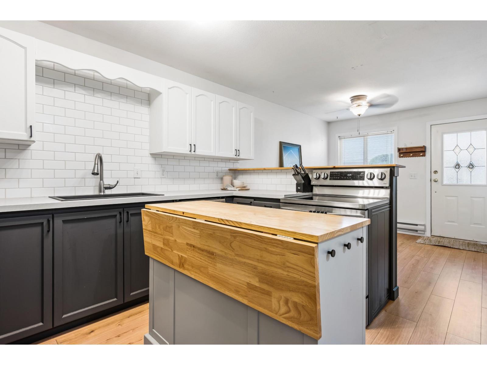 13 46735 Yale Road|Chilliwack Proper East, Chilliwack, BC - Indoor Photo Showing Kitchen