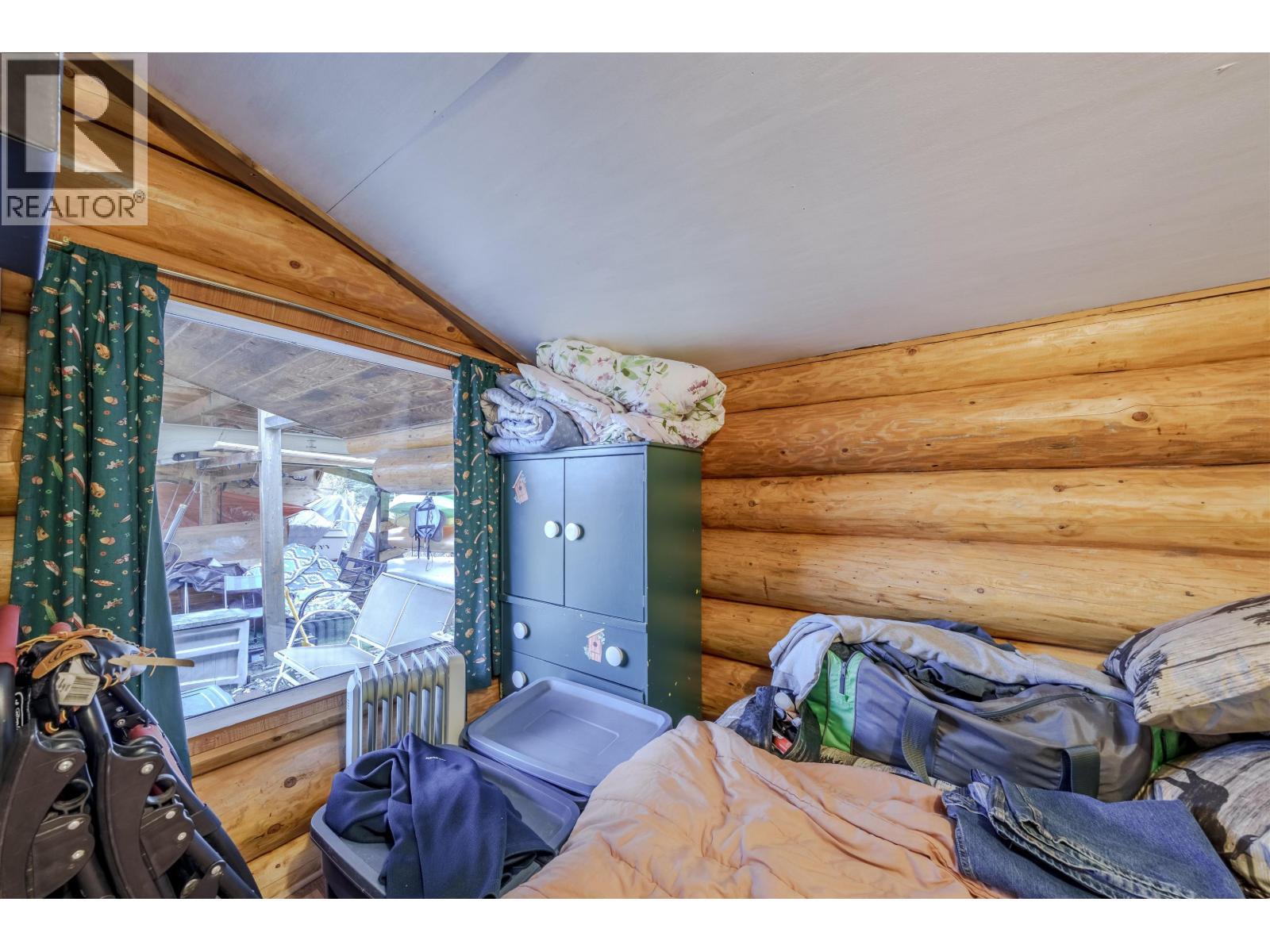 7561 Mccarthy Road, Bridge Lake, BC - Indoor