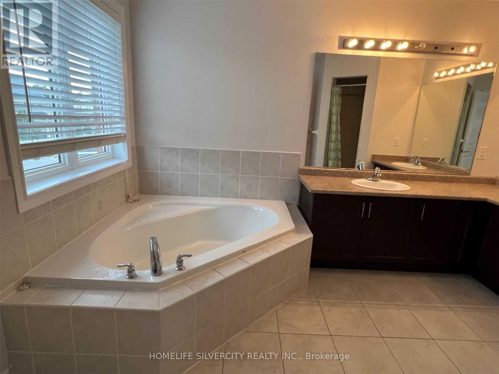 87 Summitgreen Crescent, Brampton, ON - Indoor Photo Showing Bathroom