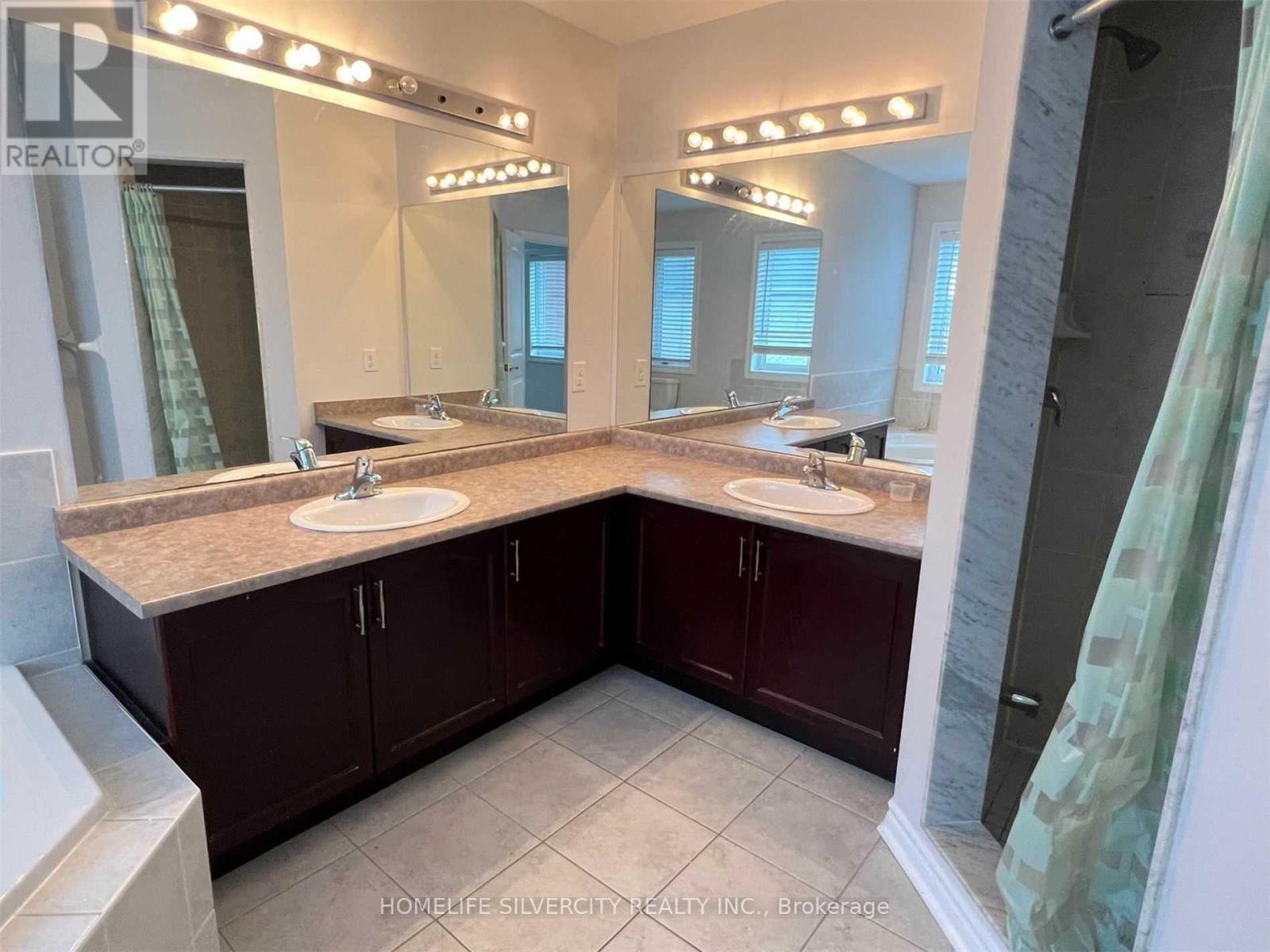 87 Summitgreen Crescent, Brampton, ON - Indoor Photo Showing Bathroom