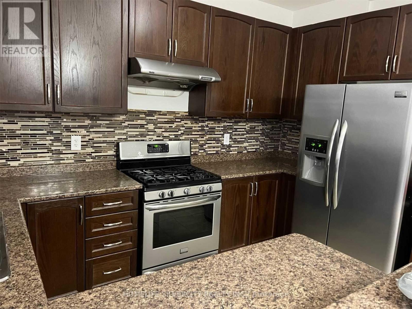 87 Summitgreen Crescent, Brampton, ON - Indoor Photo Showing Kitchen With Upgraded Kitchen