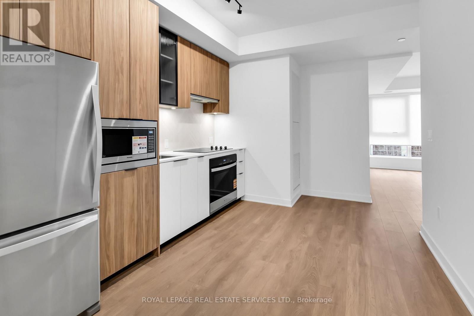 423 - 1037 The Queensway, Toronto, ON - Indoor Photo Showing Kitchen
