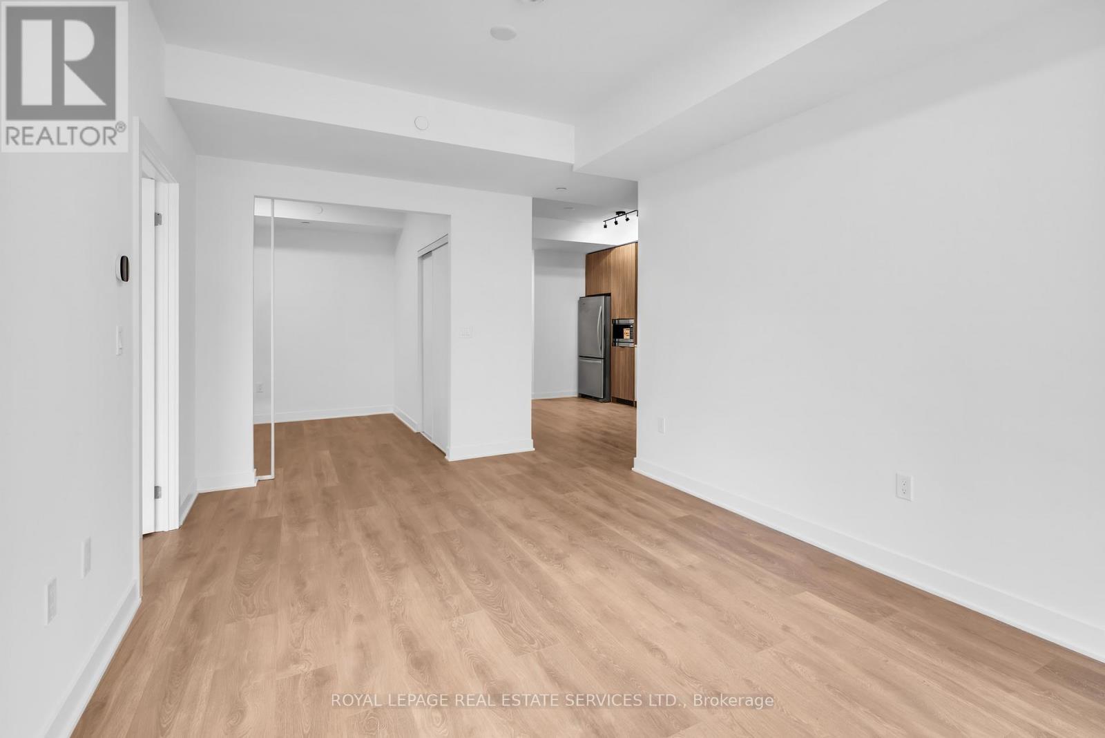 423 - 1037 The Queensway, Toronto, ON - Indoor Photo Showing Other Room