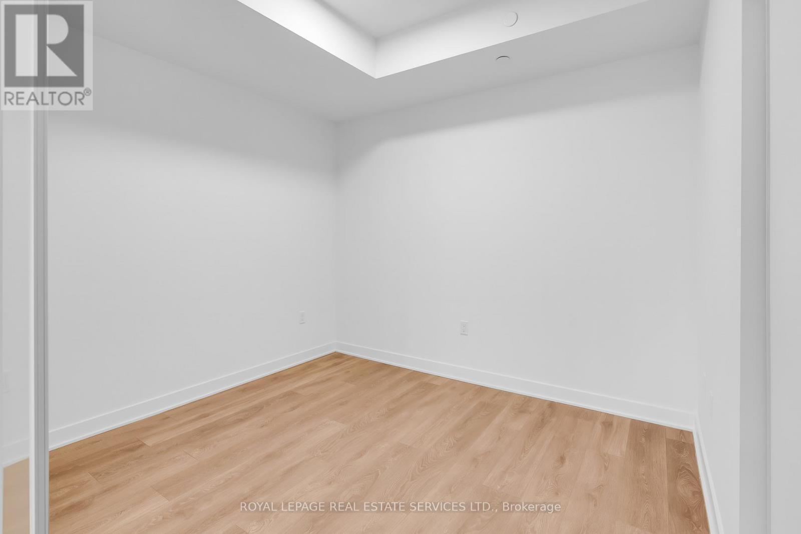 423 - 1037 The Queensway, Toronto, ON - Indoor Photo Showing Other Room