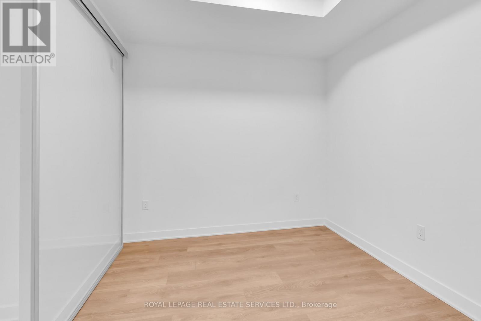 423 - 1037 The Queensway, Toronto, ON - Indoor Photo Showing Other Room