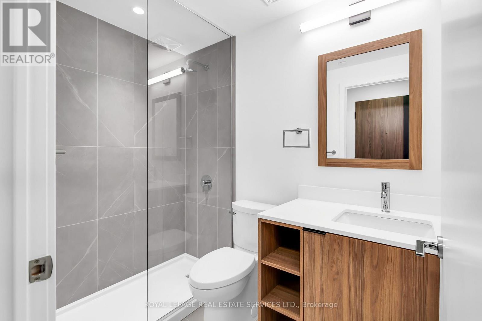 423 - 1037 The Queensway, Toronto, ON - Indoor Photo Showing Bathroom