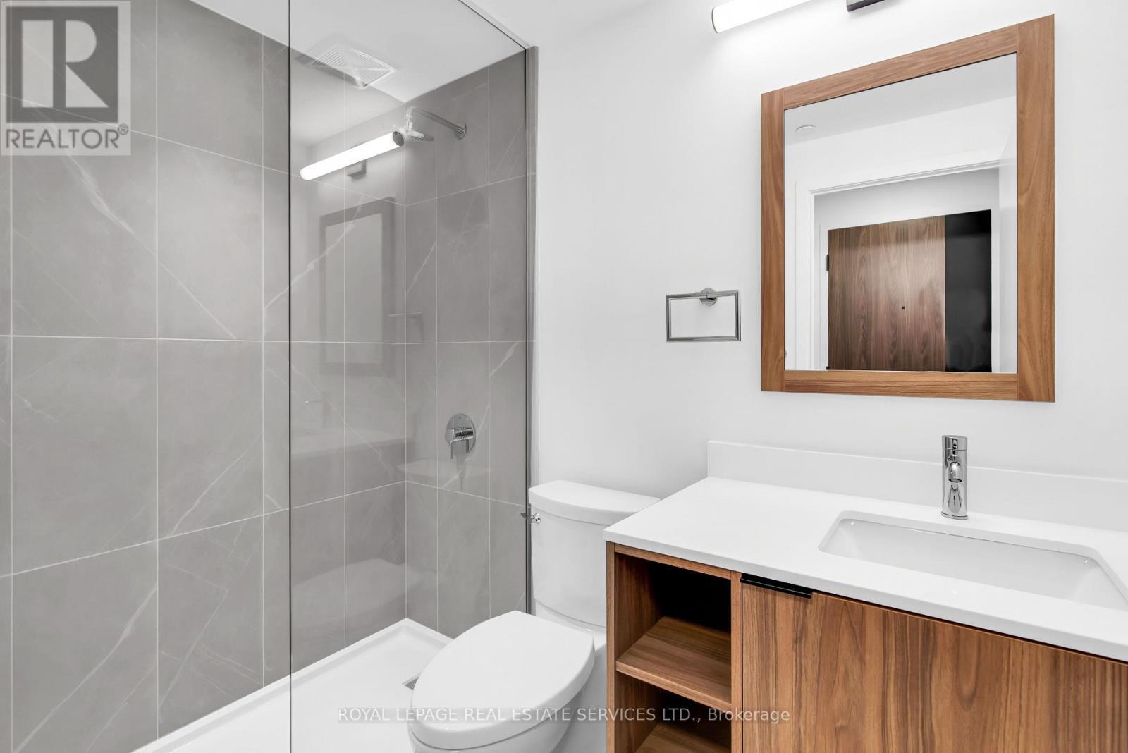 423 - 1037 The Queensway, Toronto, ON - Indoor Photo Showing Bathroom