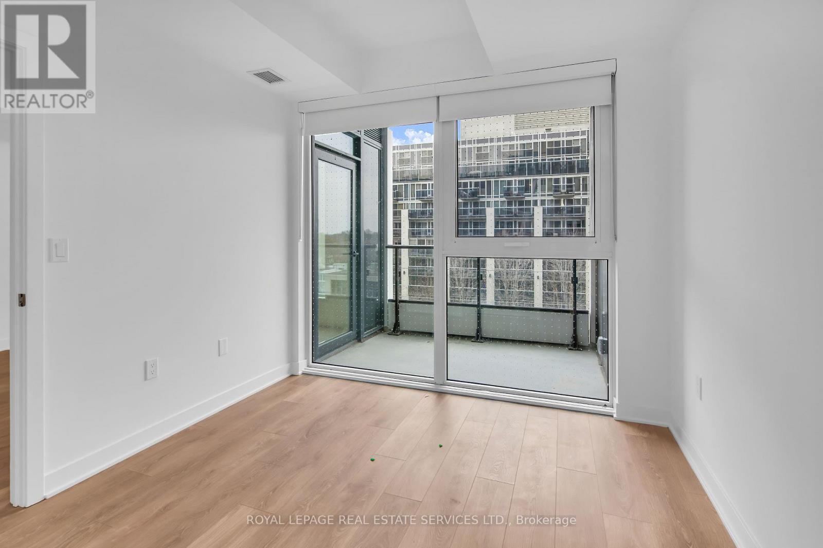 423 - 1037 The Queensway, Toronto, ON - Photo Showing Other Room