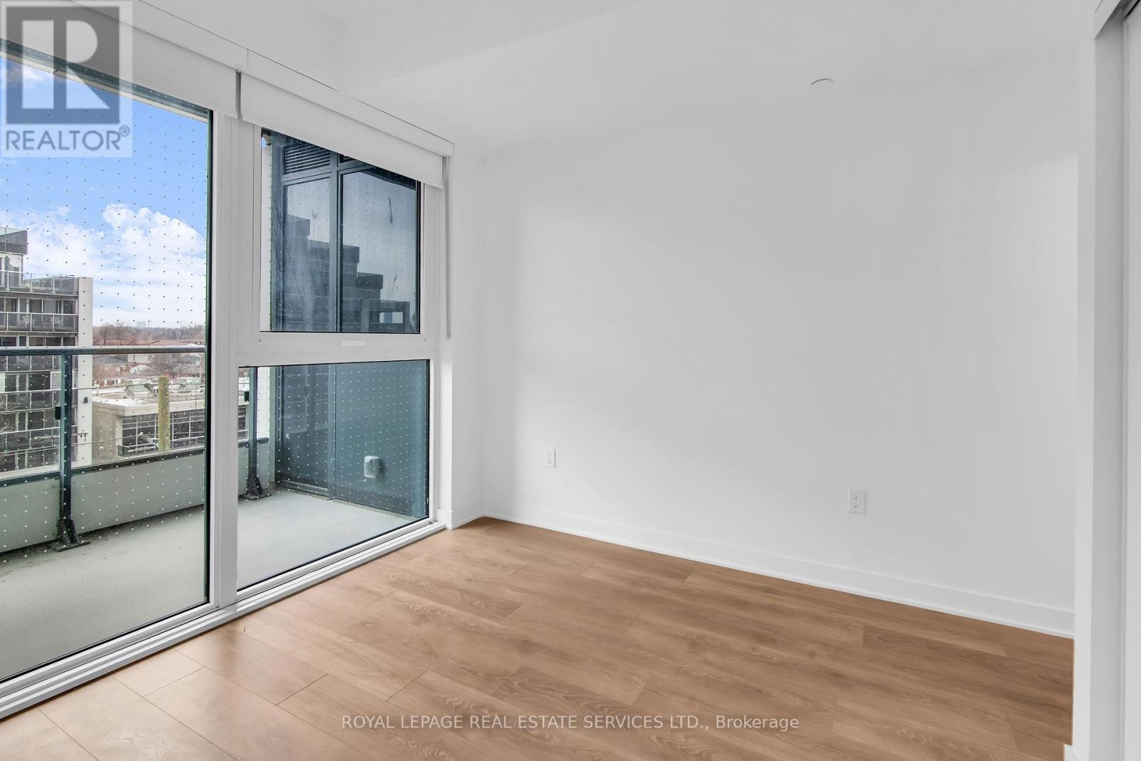 423 - 1037 The Queensway, Toronto, ON - Indoor Photo Showing Other Room