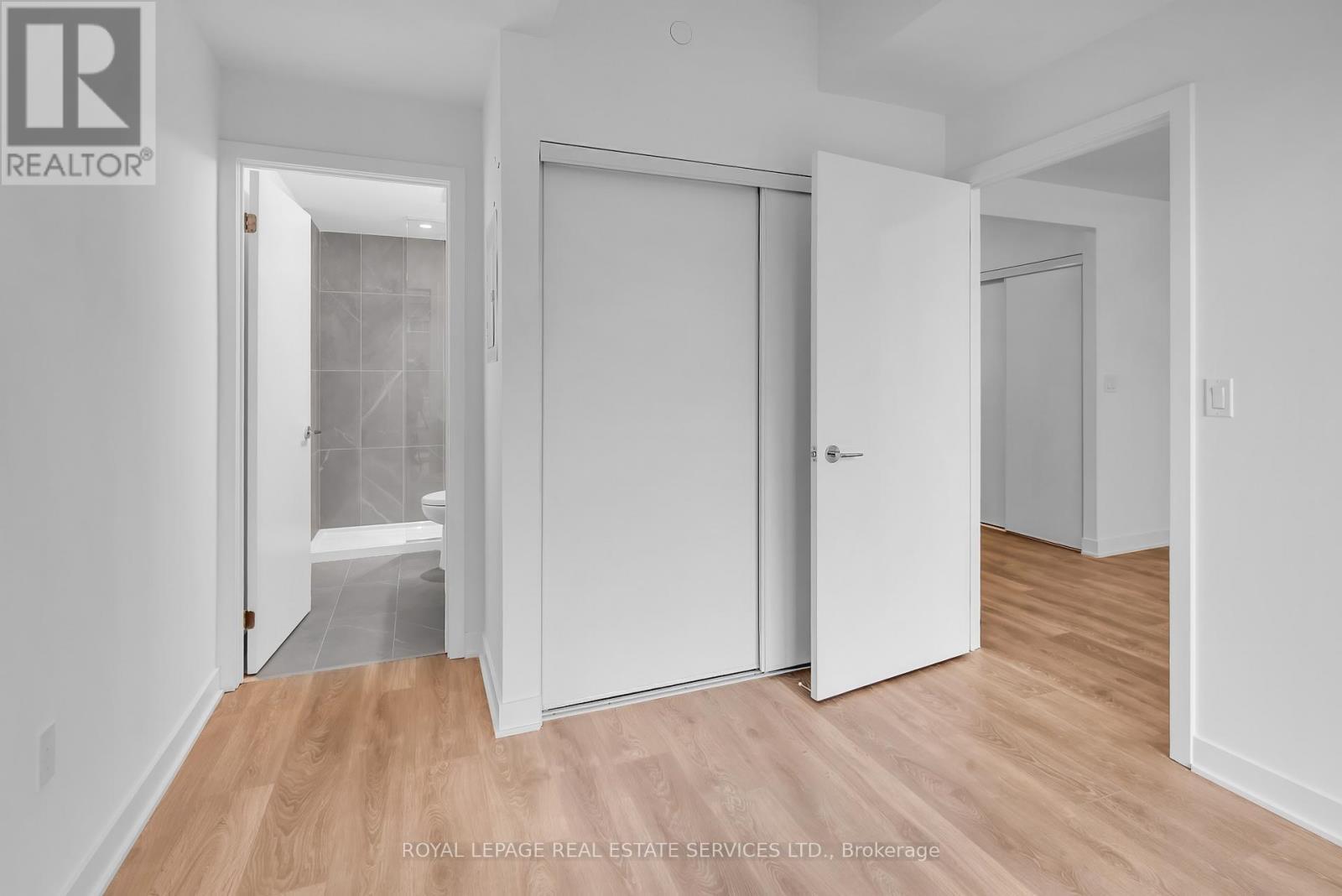 423 - 1037 The Queensway, Toronto, ON - Indoor Photo Showing Other Room