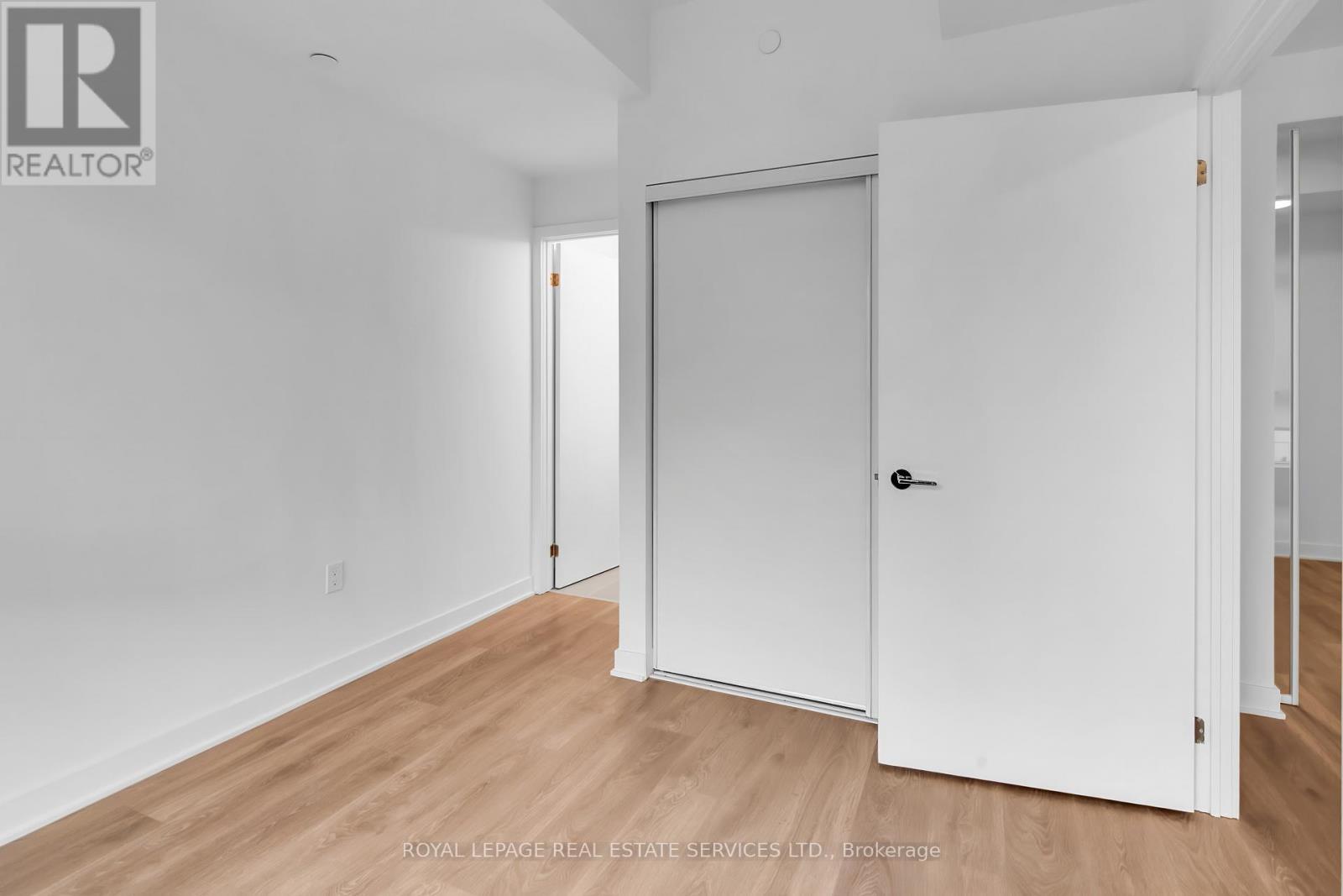 423 - 1037 The Queensway, Toronto, ON - Indoor Photo Showing Other Room