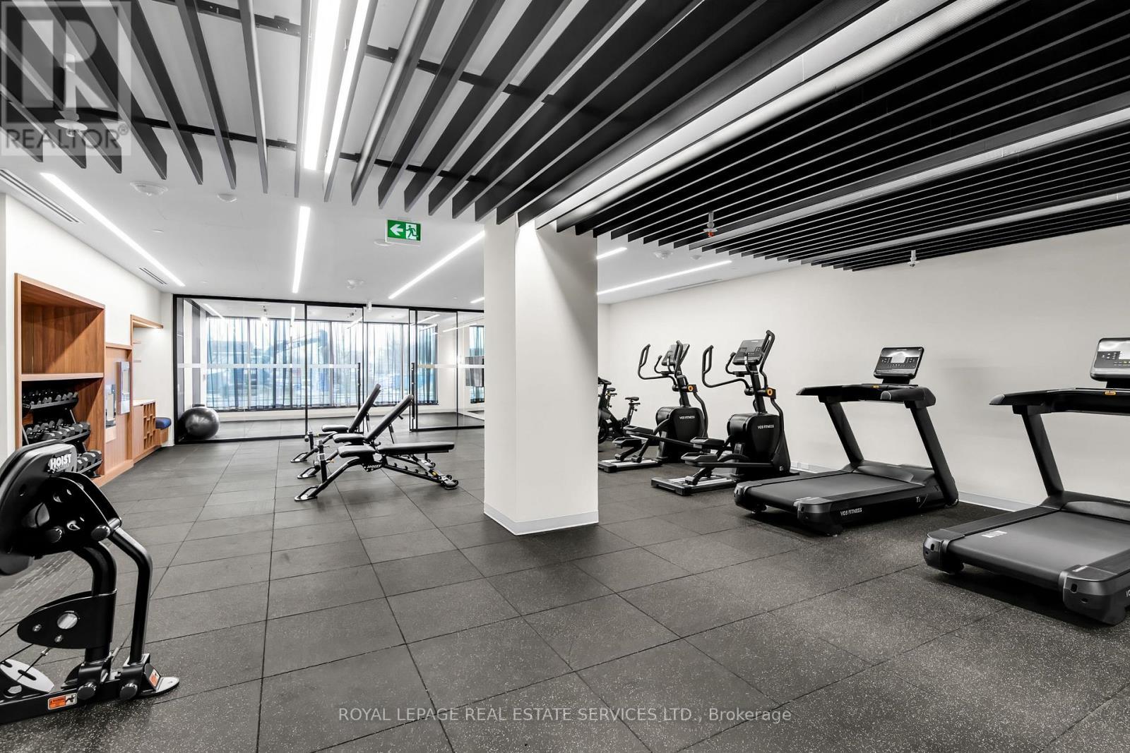 423 - 1037 The Queensway, Toronto, ON - Indoor Photo Showing Gym Room