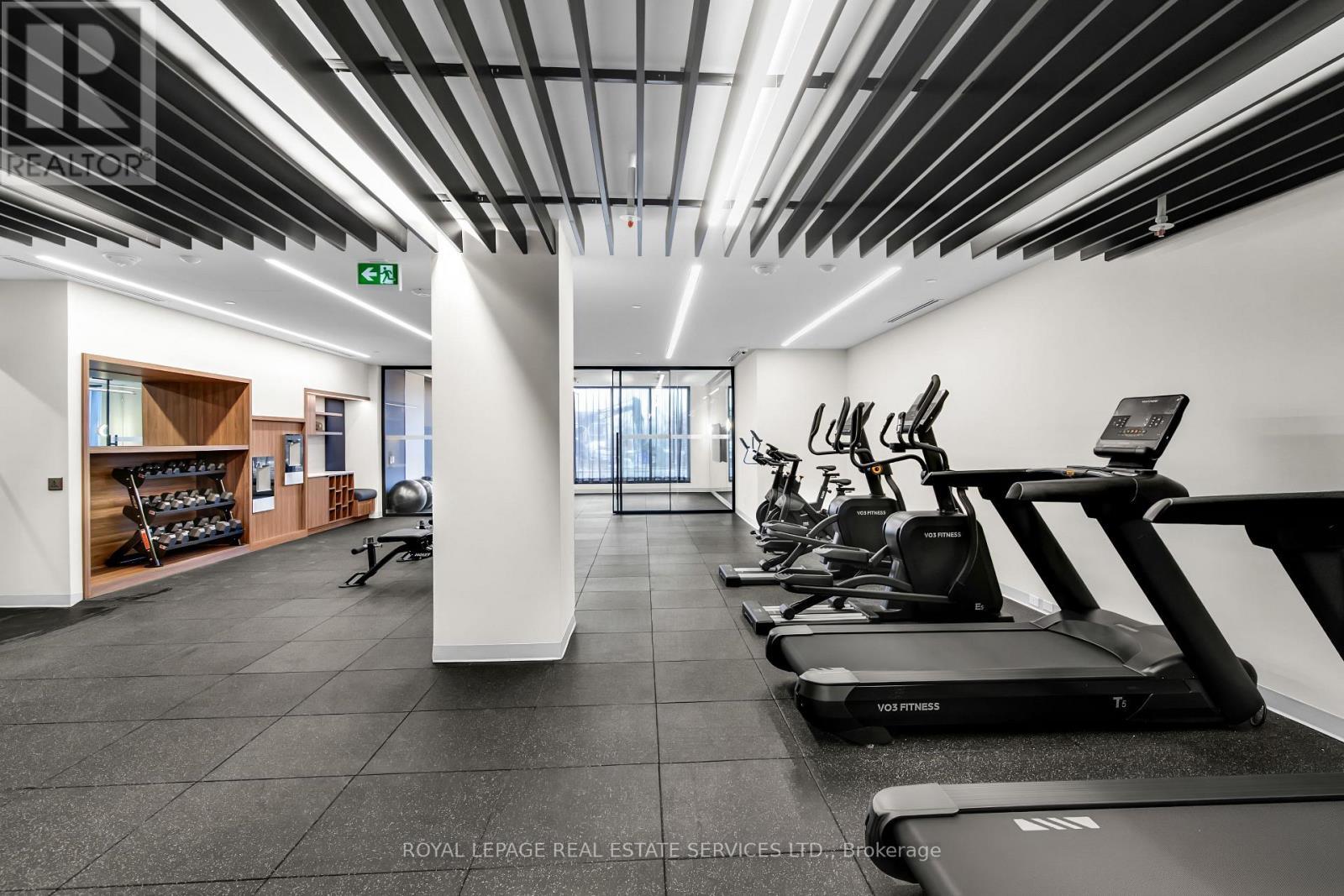 423 - 1037 The Queensway, Toronto, ON - Indoor Photo Showing Gym Room