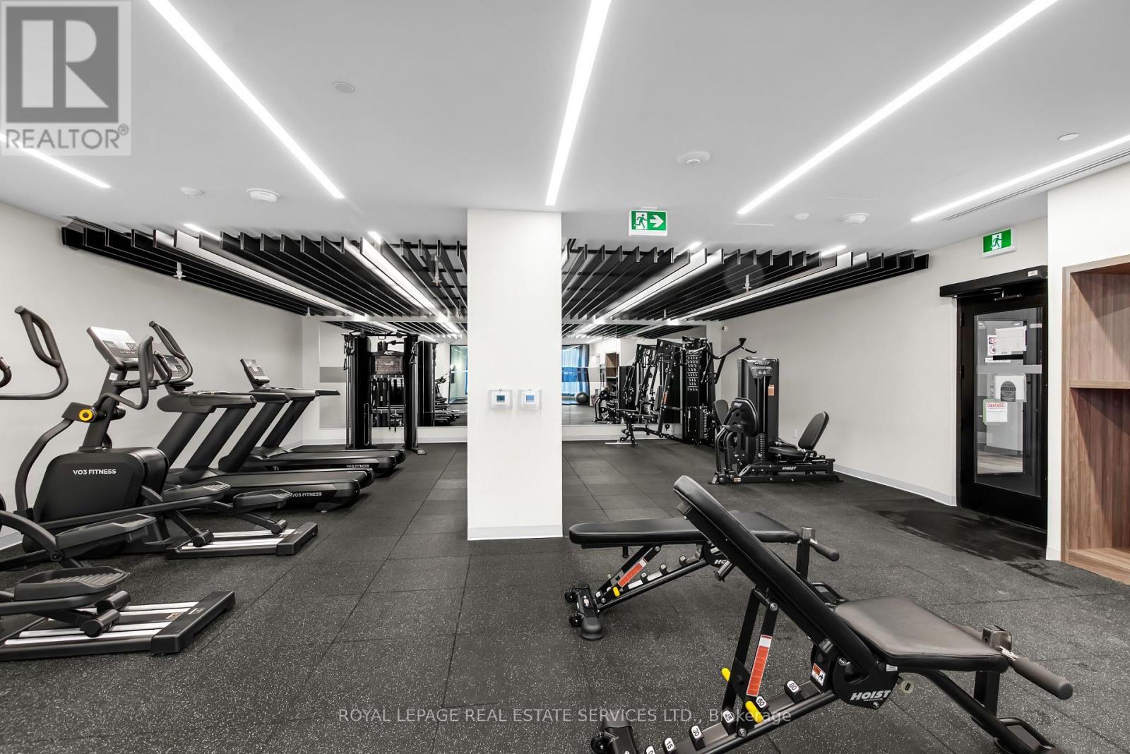 423 - 1037 The Queensway, Toronto, ON - Indoor Photo Showing Gym Room