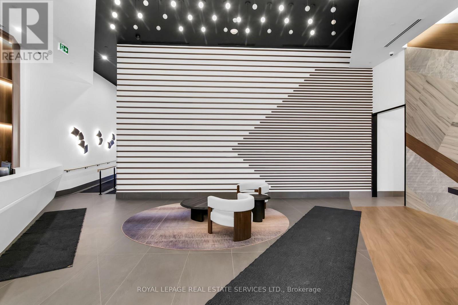 423 - 1037 The Queensway, Toronto, ON - Indoor Photo Showing Other Room