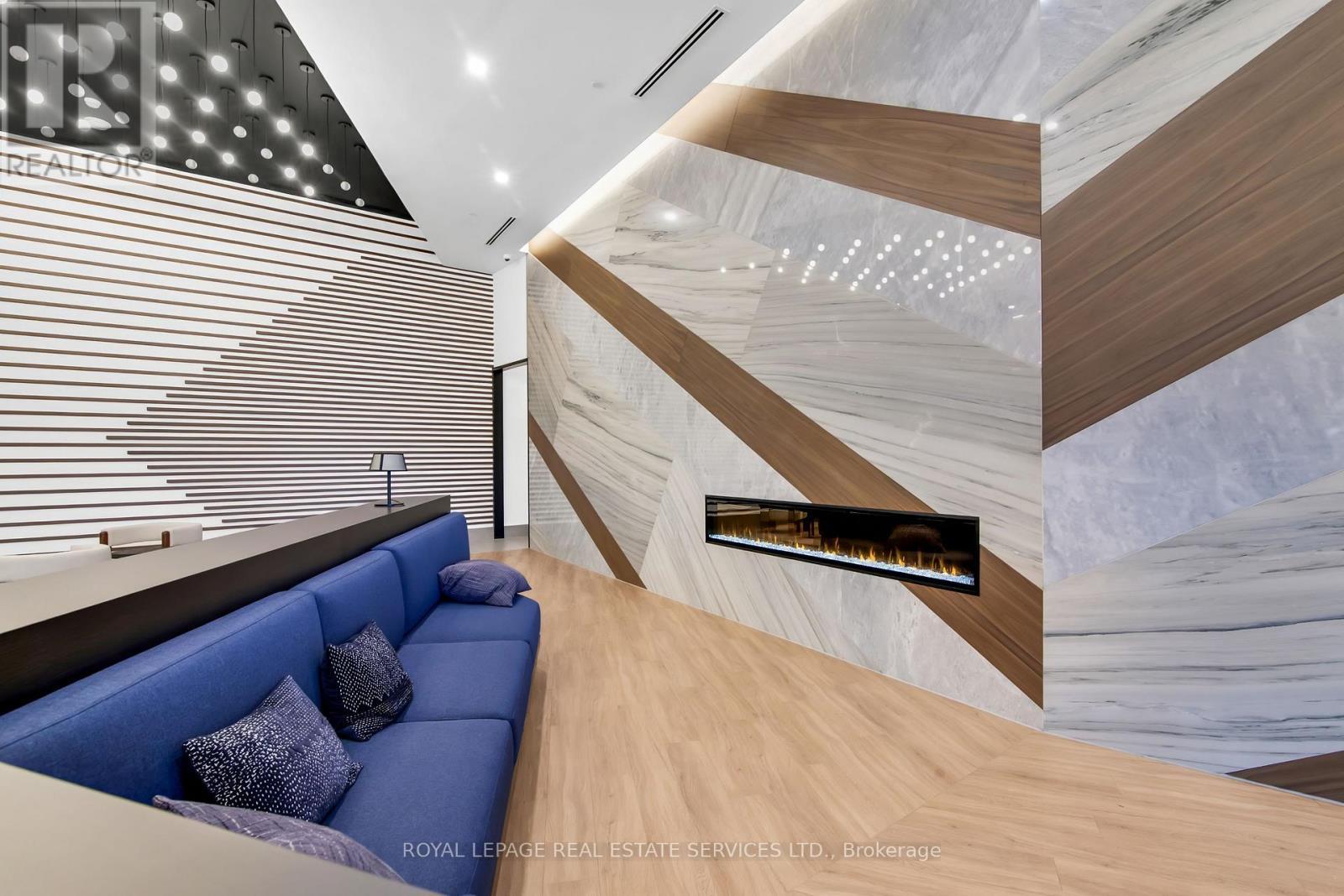 423 - 1037 The Queensway, Toronto, ON - Indoor With Fireplace