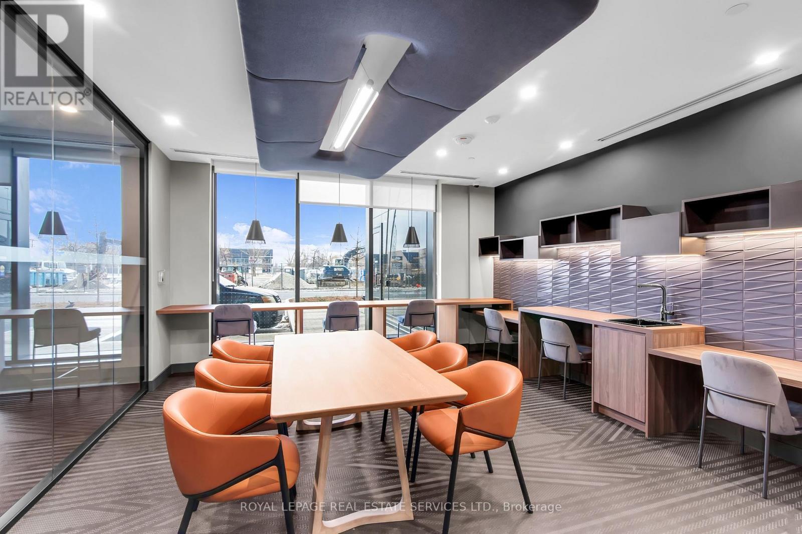 423 - 1037 The Queensway, Toronto, ON - Indoor Photo Showing Dining Room