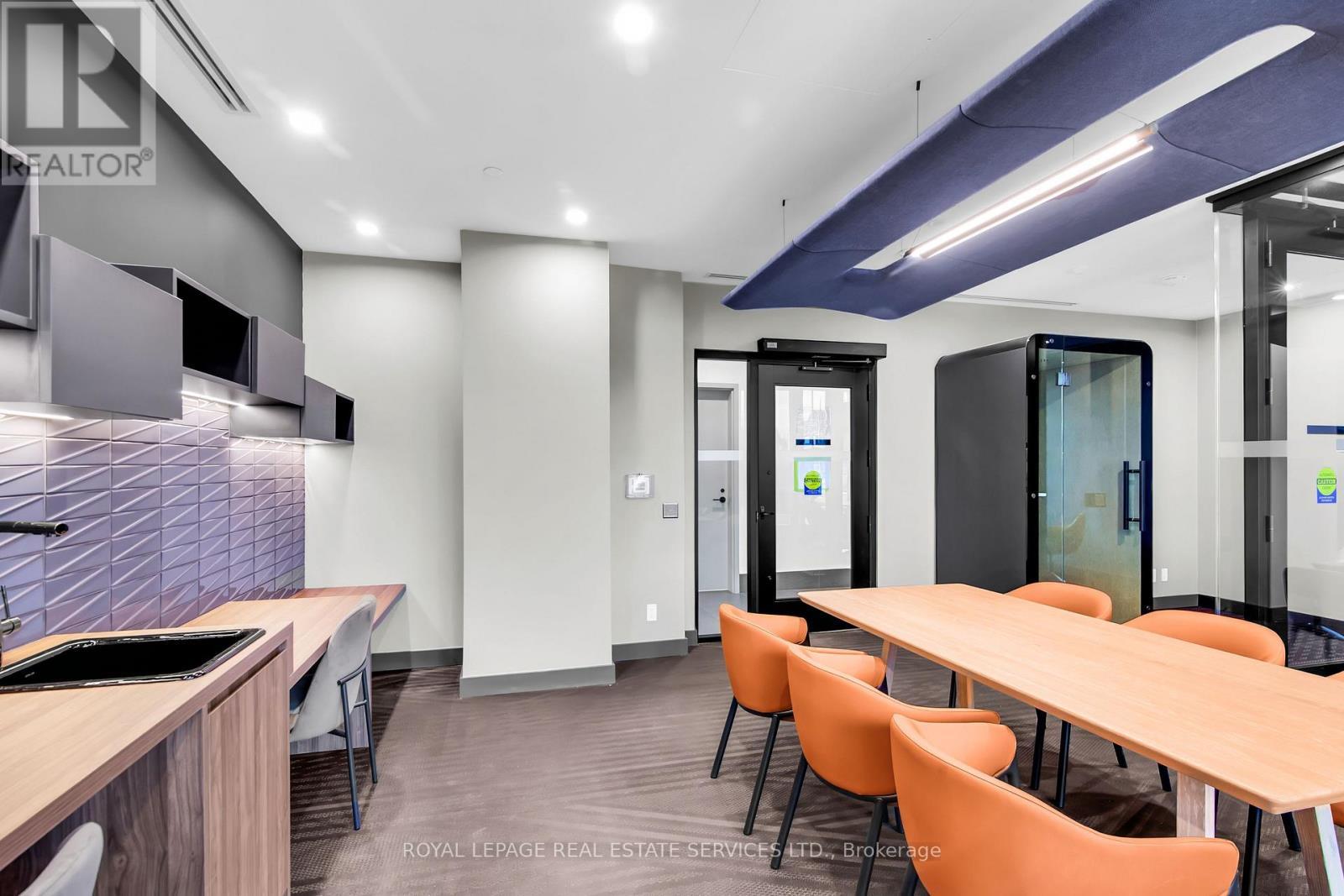 423 - 1037 The Queensway, Toronto, ON - Indoor