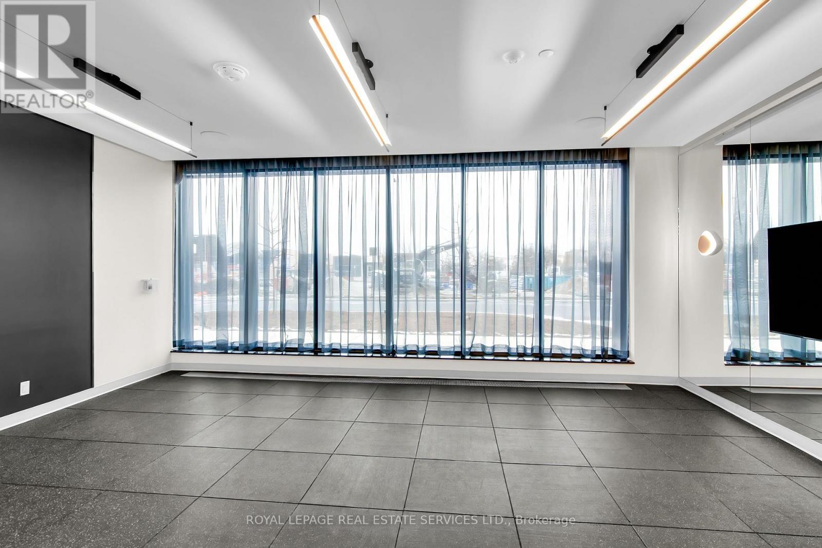 423 - 1037 The Queensway, Toronto, ON - Indoor Photo Showing Other Room