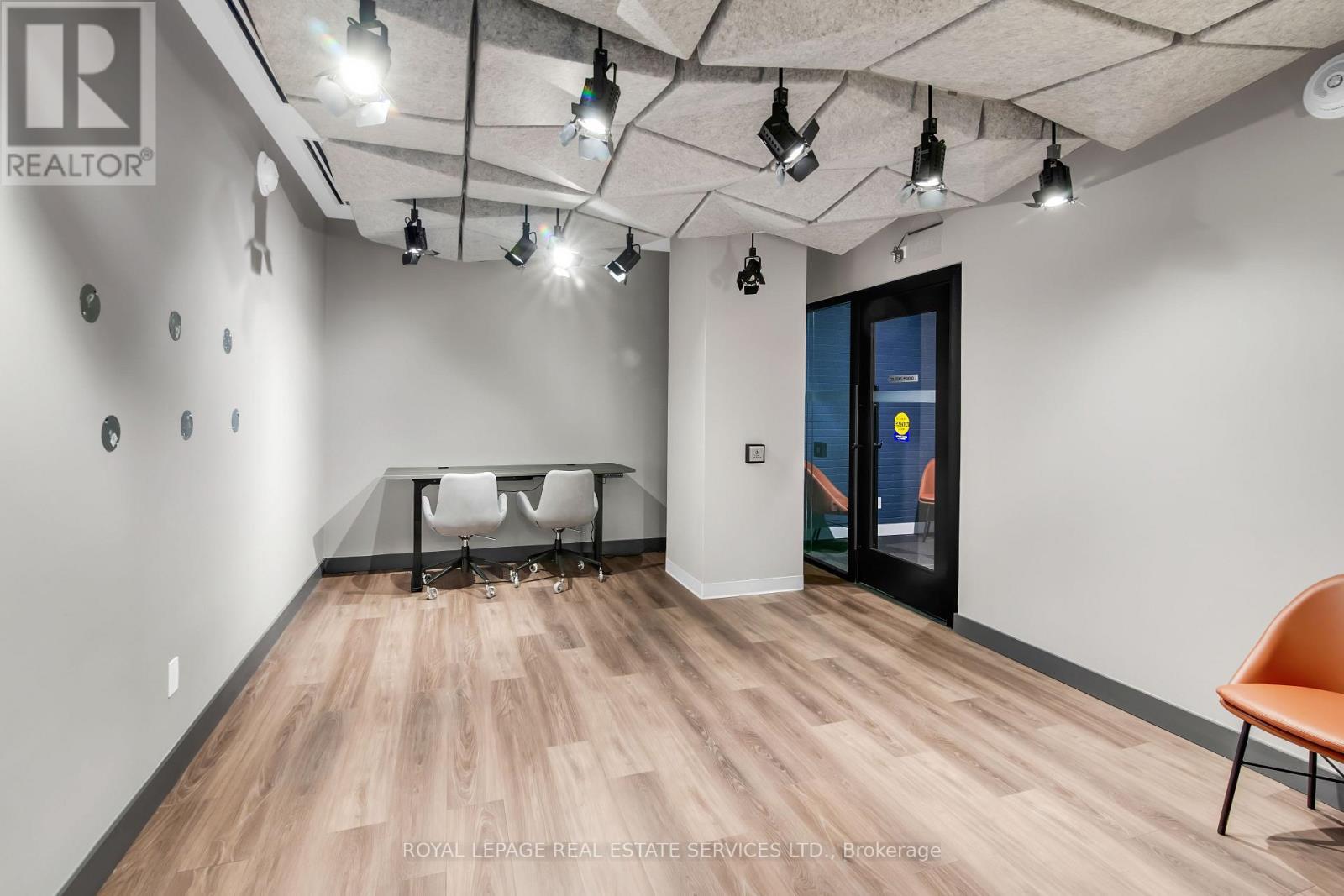 423 - 1037 The Queensway, Toronto, ON - Indoor Photo Showing Other Room