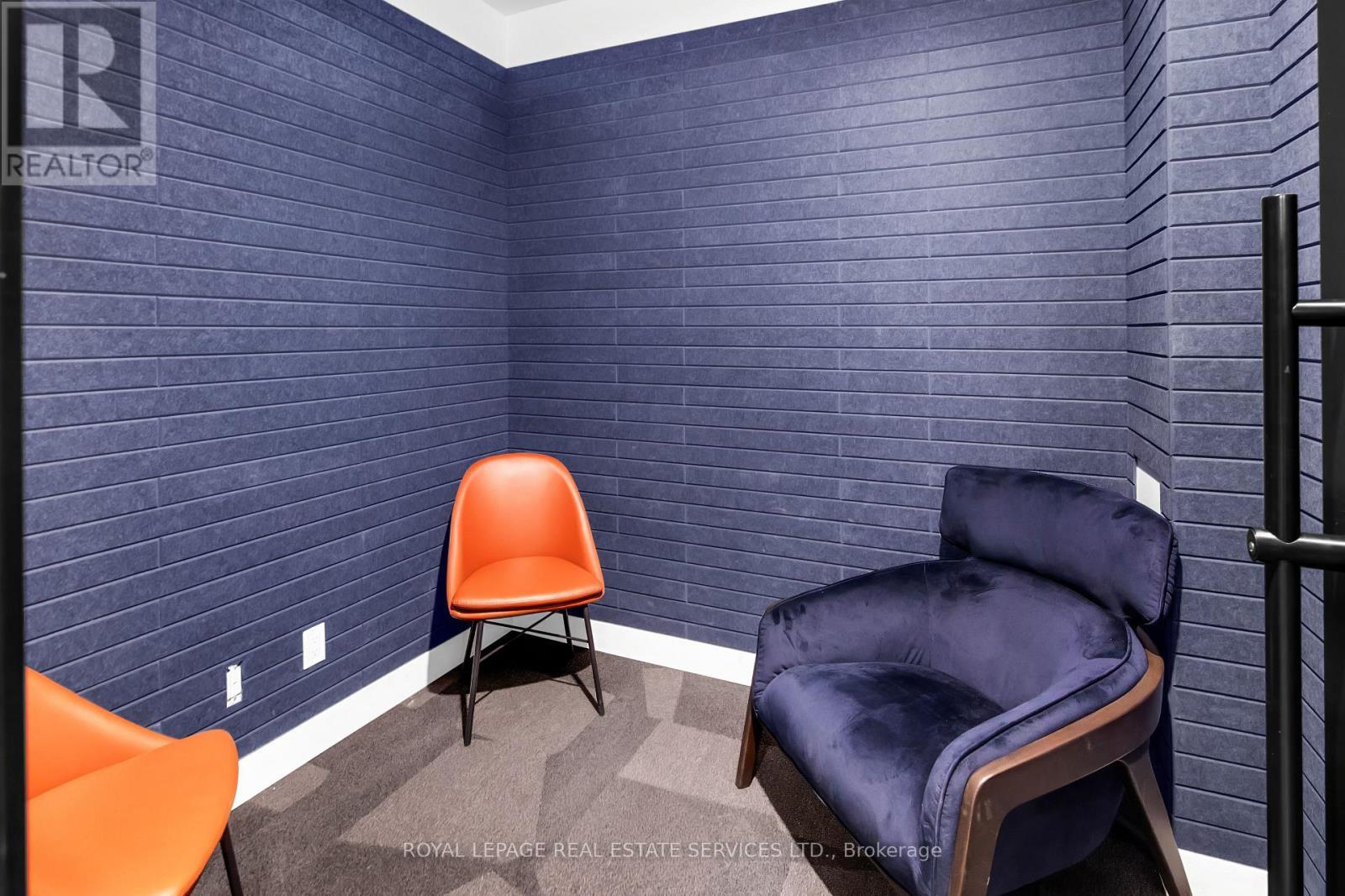 423 - 1037 The Queensway, Toronto, ON - With Exterior