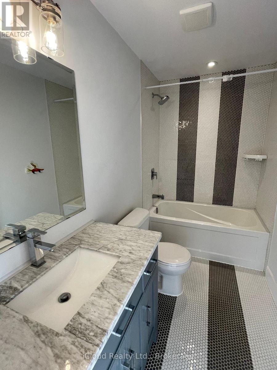 Second Level Common Washroom - 167 Forest Creek Drive, Kitchener, ON - Indoor Photo Showing Bathroom