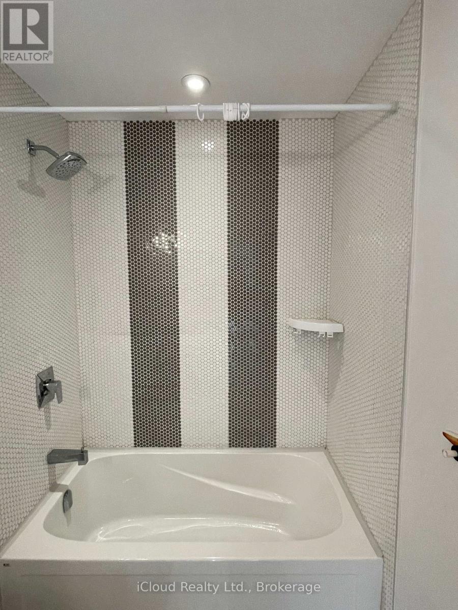 Second Level Common Washroom - 167 Forest Creek Drive, Kitchener, ON - Indoor Photo Showing Bathroom