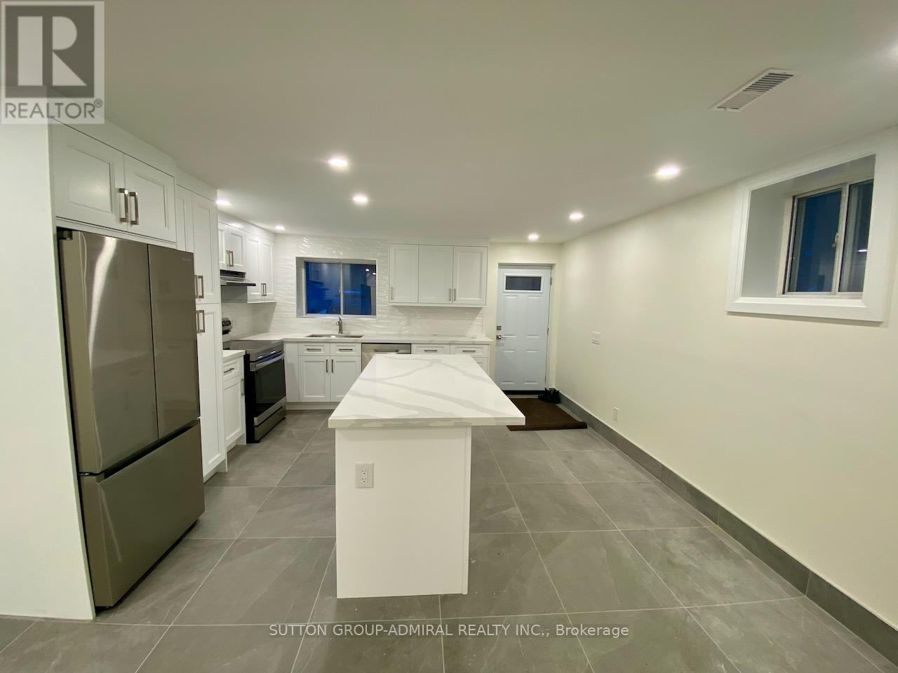 6 - 347 Northcliffe Boulevard, Toronto, ON - Indoor Photo Showing Kitchen
