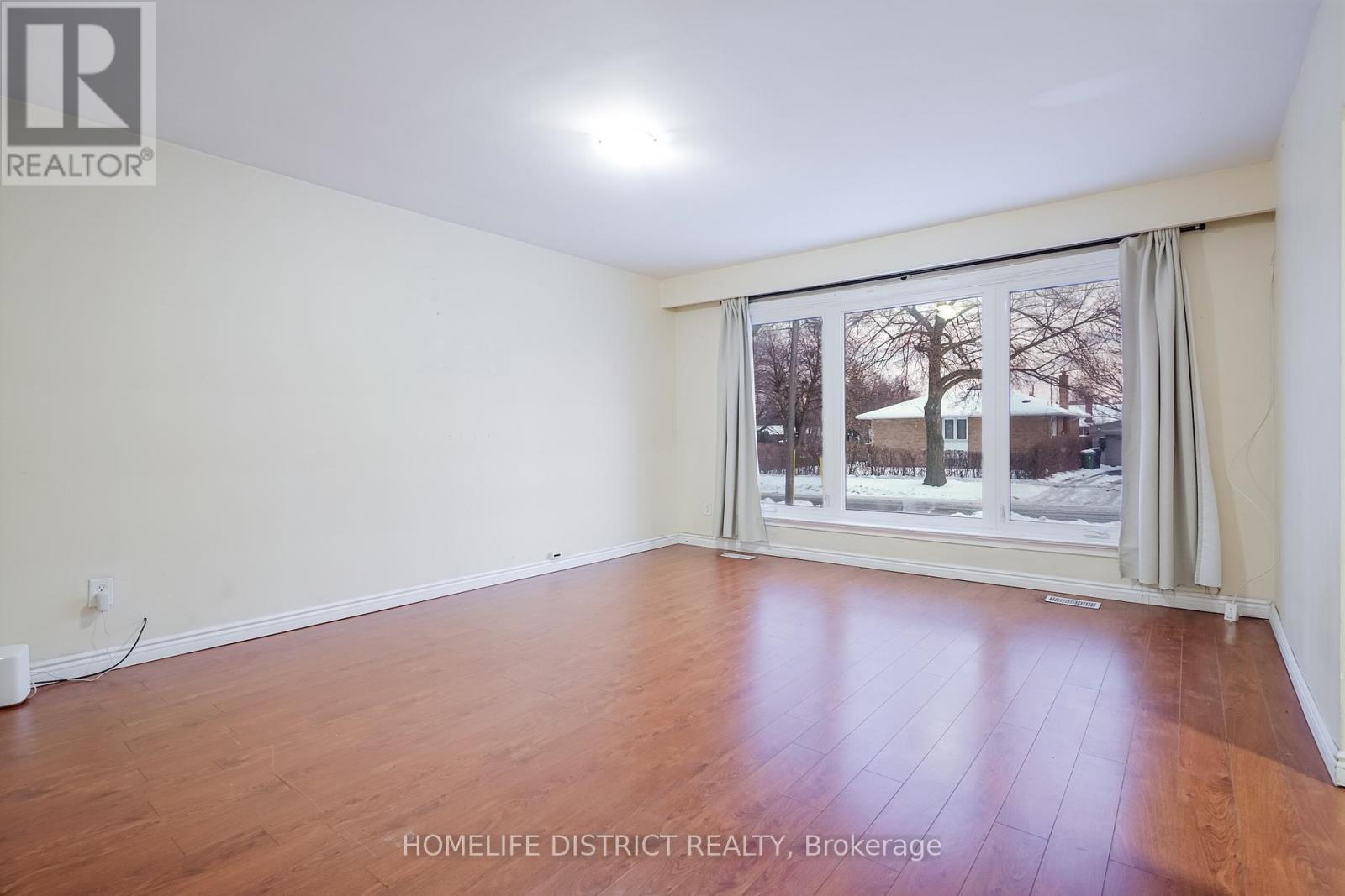 40 Calumet Crescent, Toronto, ON - Indoor Photo Showing Other Room